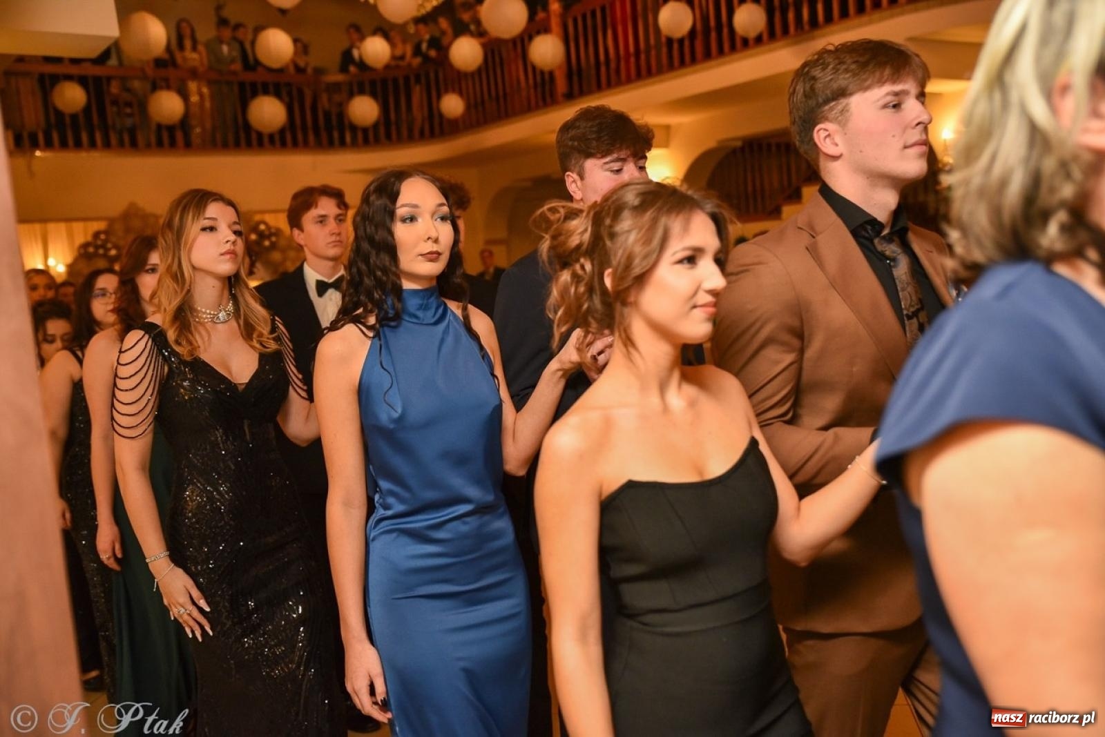 Zdjęcie w galerii na portalu naszraciborz.pl: Studniówka I LO i Liceum Sztuk Plastycznych na bis! wiadomości z regionu