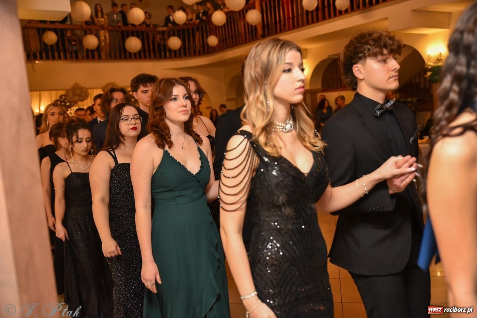 Zdjęcie w galerii na portalu naszraciborz.pl: Studniówka I LO i Liceum Sztuk Plastycznych na bis! wiadomości z regionu