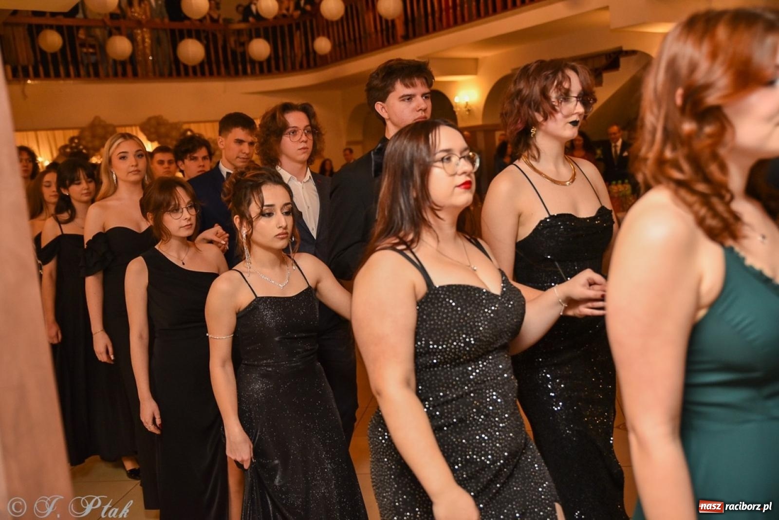 Zdjęcie w galerii na portalu naszraciborz.pl: Studniówka I LO i Liceum Sztuk Plastycznych na bis! wiadomości z regionu