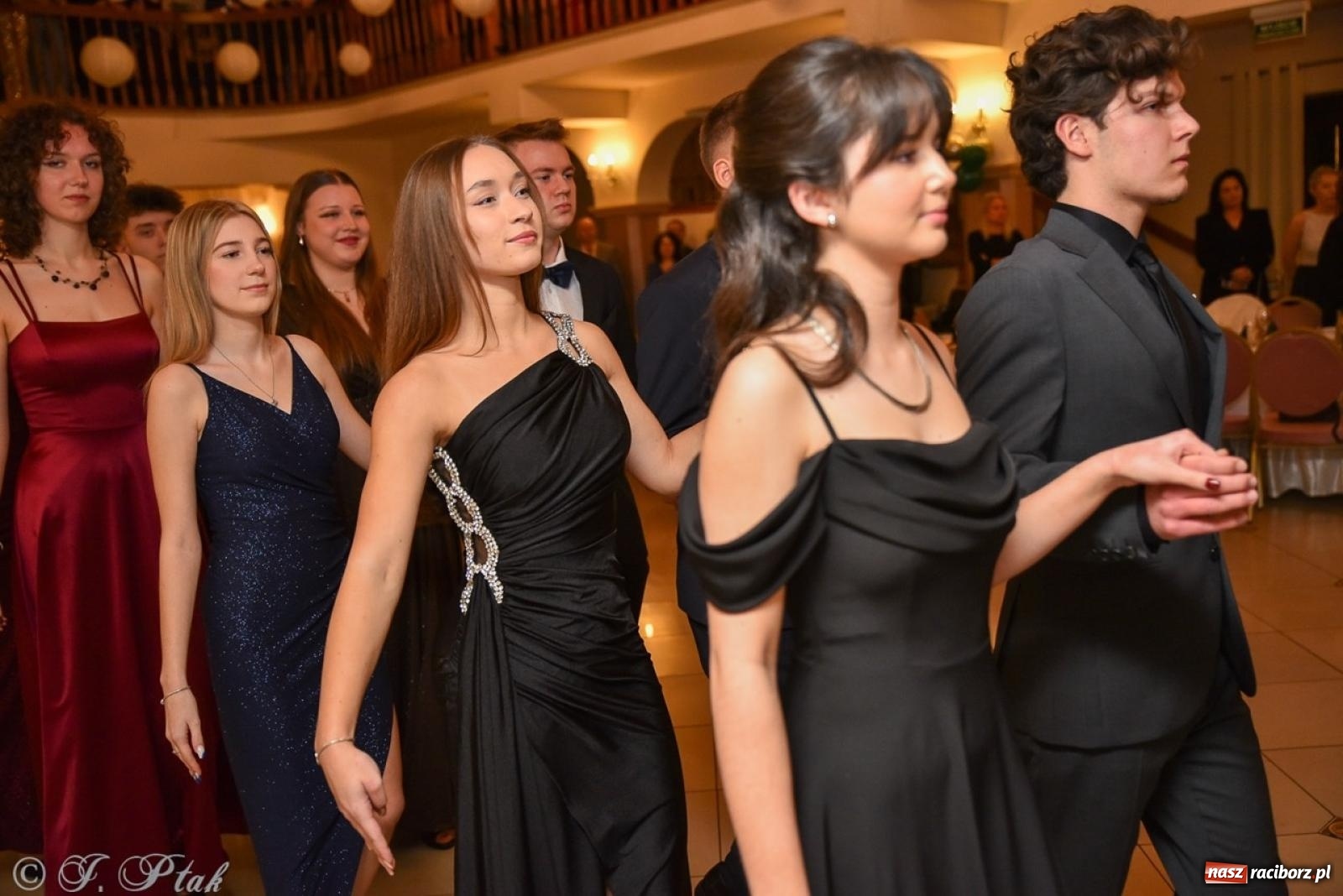 Zdjęcie w galerii na portalu naszraciborz.pl: Studniówka I LO i Liceum Sztuk Plastycznych na bis! wiadomości z regionu