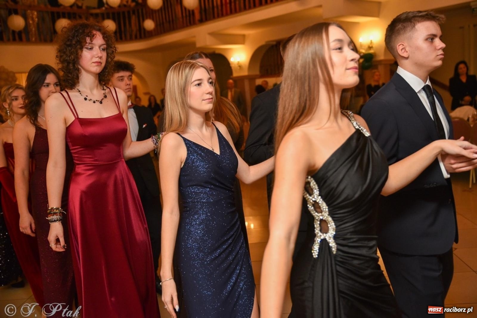 Zdjęcie w galerii na portalu naszraciborz.pl: Studniówka I LO i Liceum Sztuk Plastycznych na bis! wiadomości z regionu