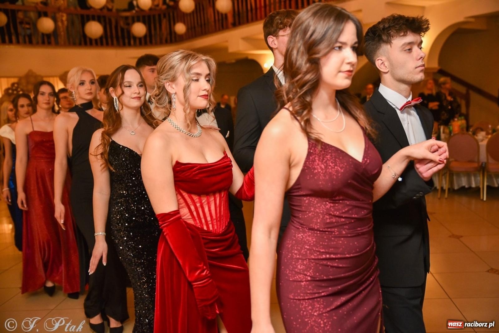 Zdjęcie w galerii na portalu naszraciborz.pl: Studniówka I LO i Liceum Sztuk Plastycznych na bis! wiadomości z regionu