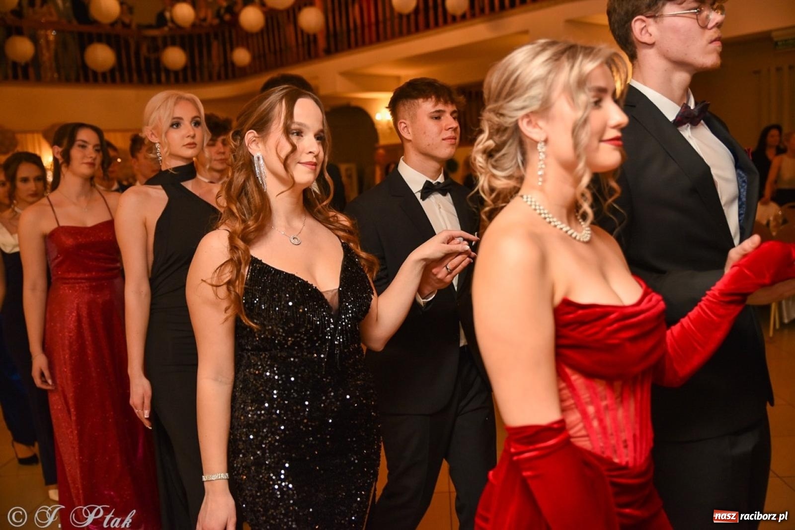 Zdjęcie w galerii na portalu naszraciborz.pl: Studniówka I LO i Liceum Sztuk Plastycznych na bis! wiadomości z regionu