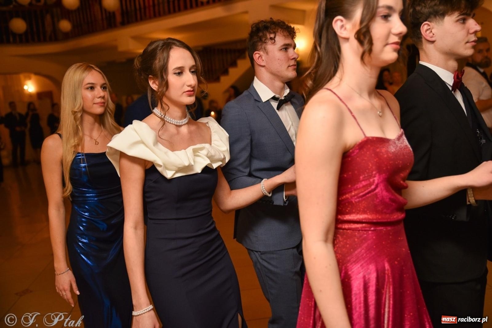 Zdjęcie w galerii na portalu naszraciborz.pl: Studniówka I LO i Liceum Sztuk Plastycznych na bis! wiadomości z regionu