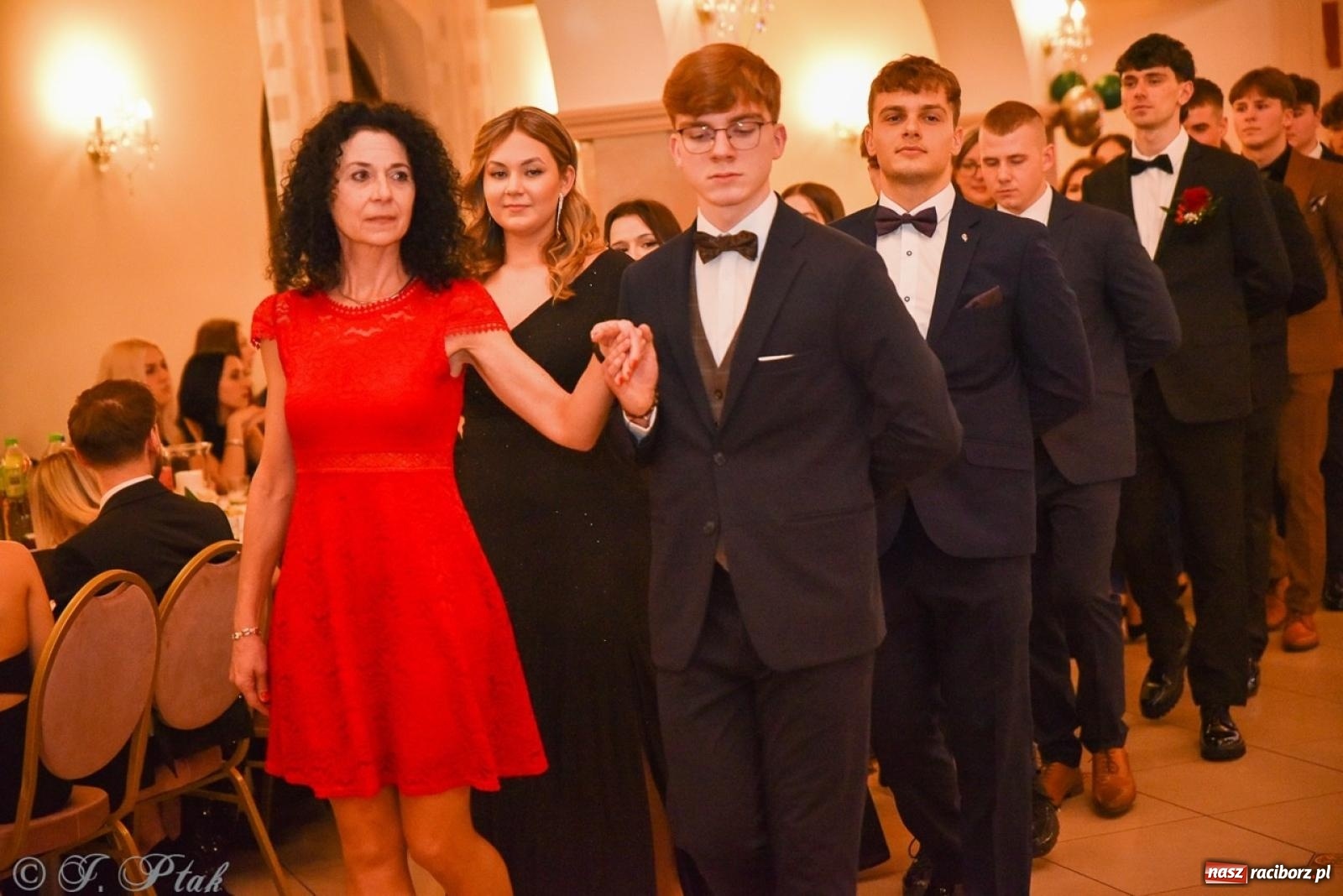 Zdjęcie w galerii na portalu naszraciborz.pl: Studniówka I LO i Liceum Sztuk Plastycznych na bis! wiadomości z regionu