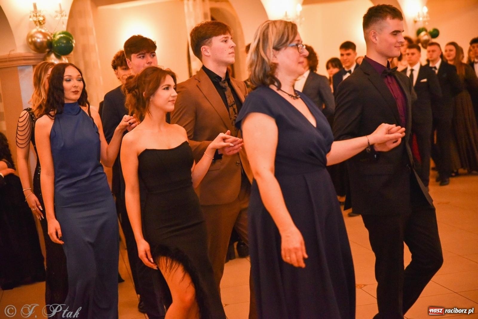 Zdjęcie w galerii na portalu naszraciborz.pl: Studniówka I LO i Liceum Sztuk Plastycznych na bis! wiadomości z regionu