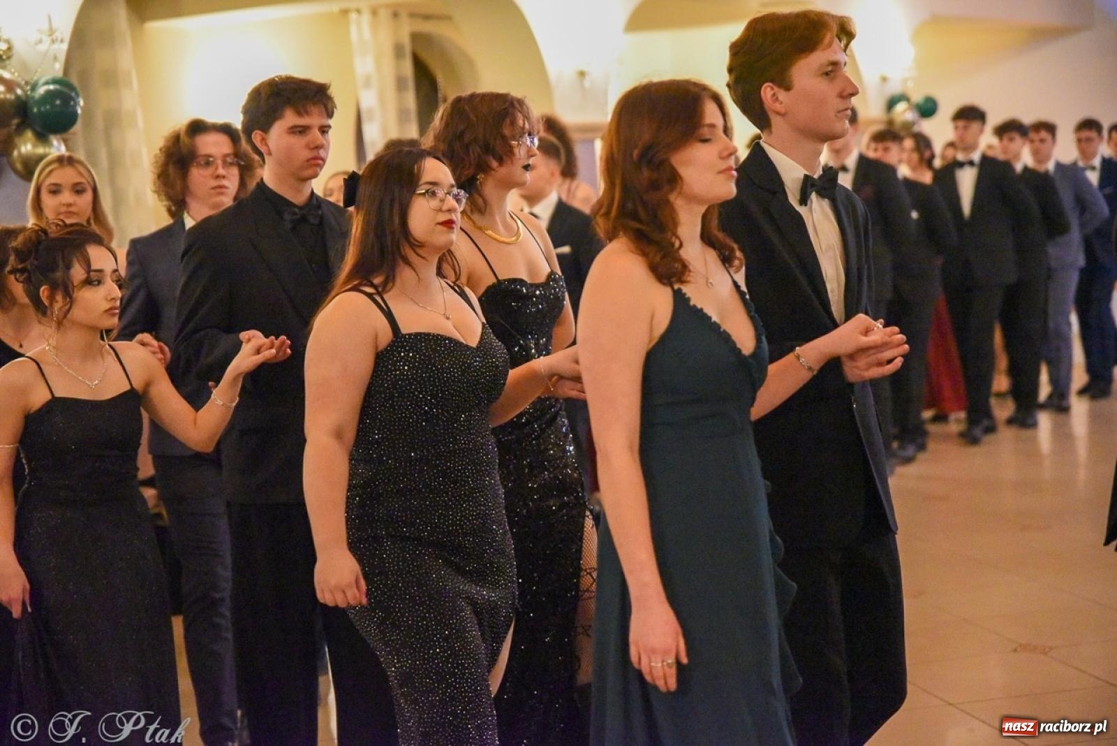 Zdjęcie w galerii na portalu naszraciborz.pl: Studniówka I LO i Liceum Sztuk Plastycznych na bis! wiadomości z regionu