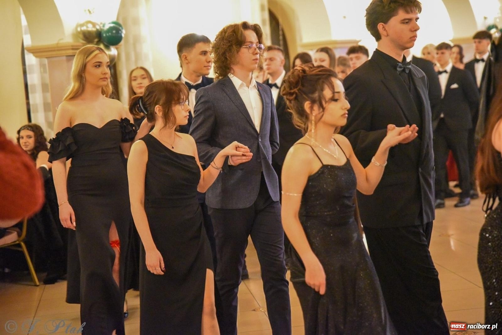 Zdjęcie w galerii na portalu naszraciborz.pl: Studniówka I LO i Liceum Sztuk Plastycznych na bis! wiadomości z regionu