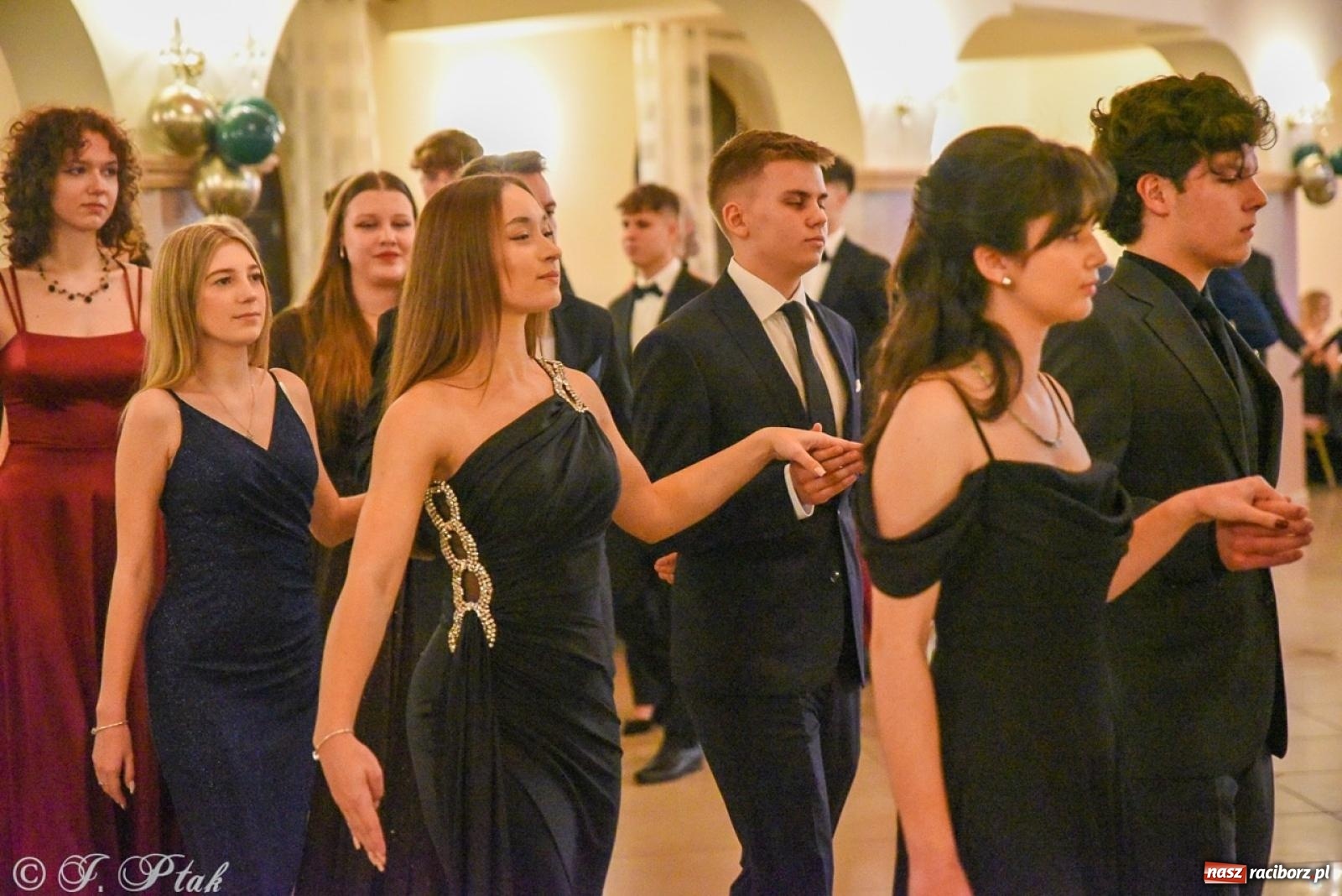 Zdjęcie w galerii na portalu naszraciborz.pl: Studniówka I LO i Liceum Sztuk Plastycznych na bis! wiadomości z regionu