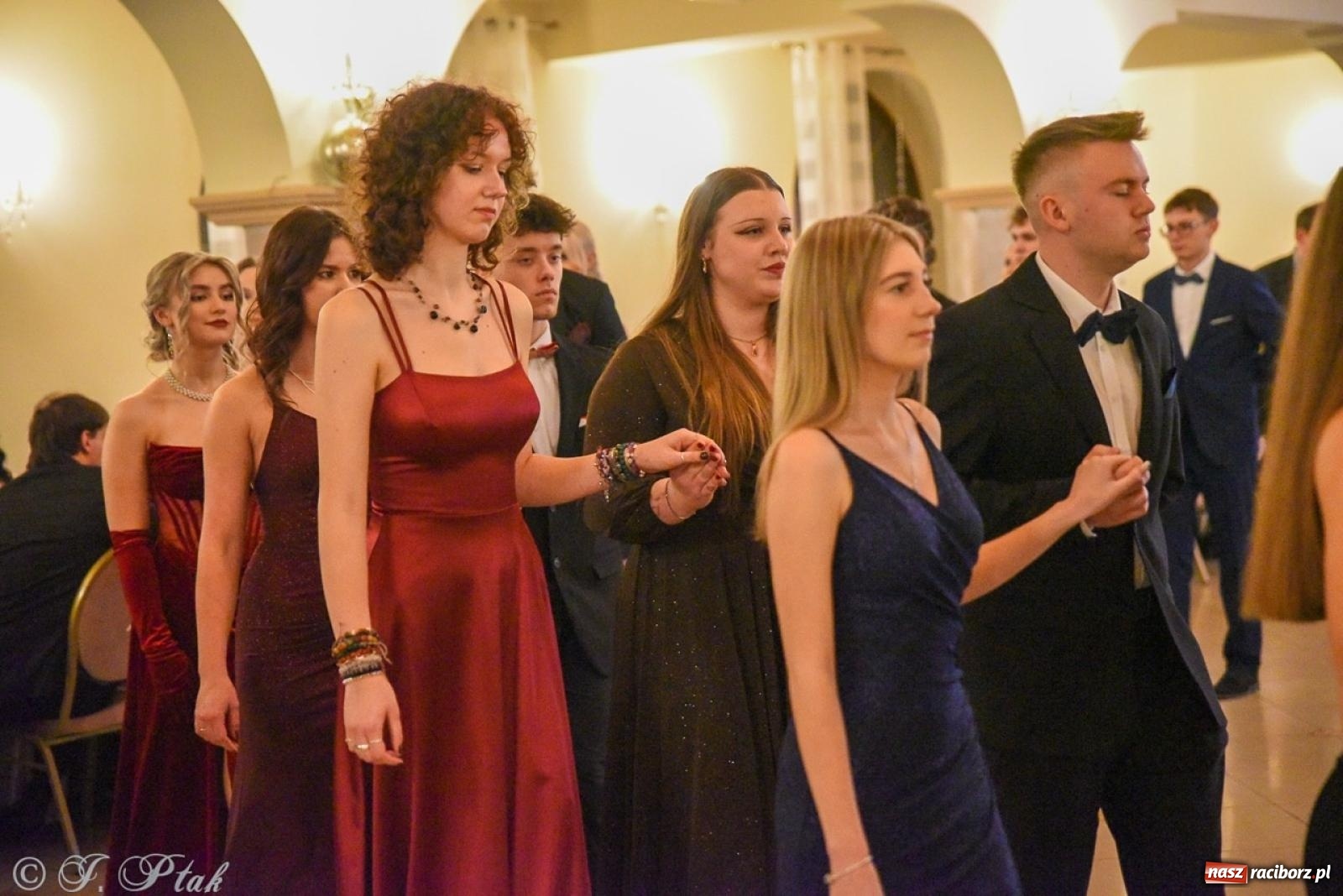 Zdjęcie w galerii na portalu naszraciborz.pl: Studniówka I LO i Liceum Sztuk Plastycznych na bis! wiadomości z regionu