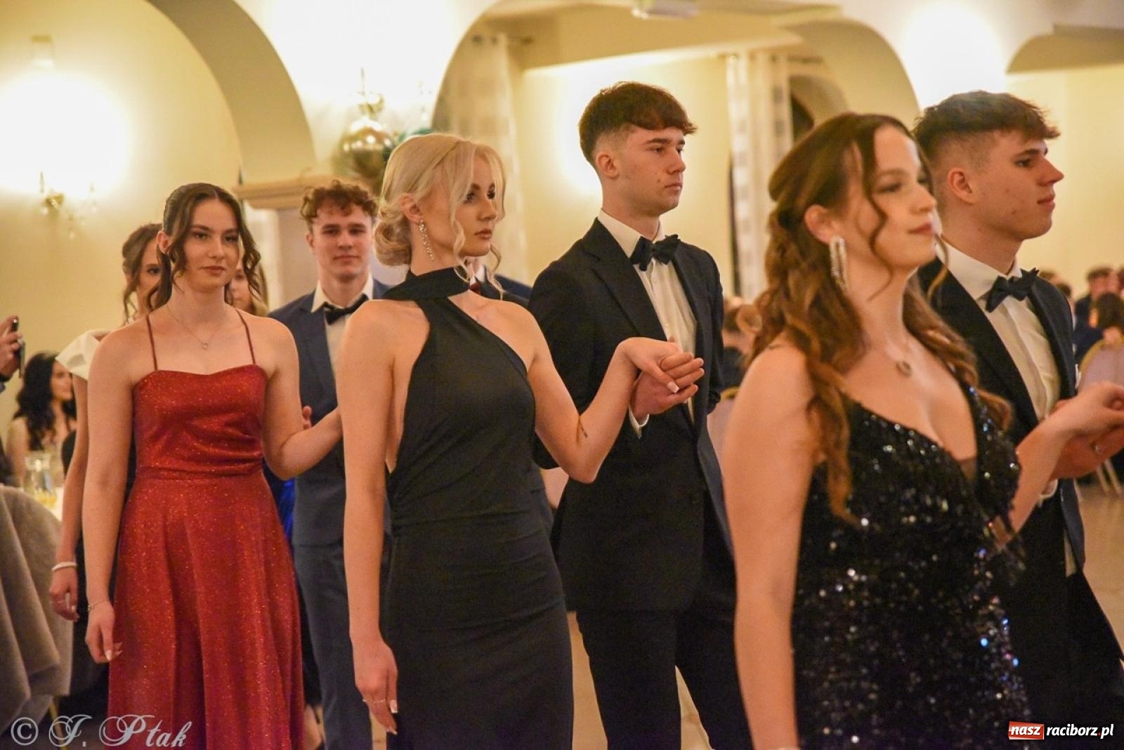 Zdjęcie w galerii na portalu naszraciborz.pl: Studniówka I LO i Liceum Sztuk Plastycznych na bis! wiadomości z regionu