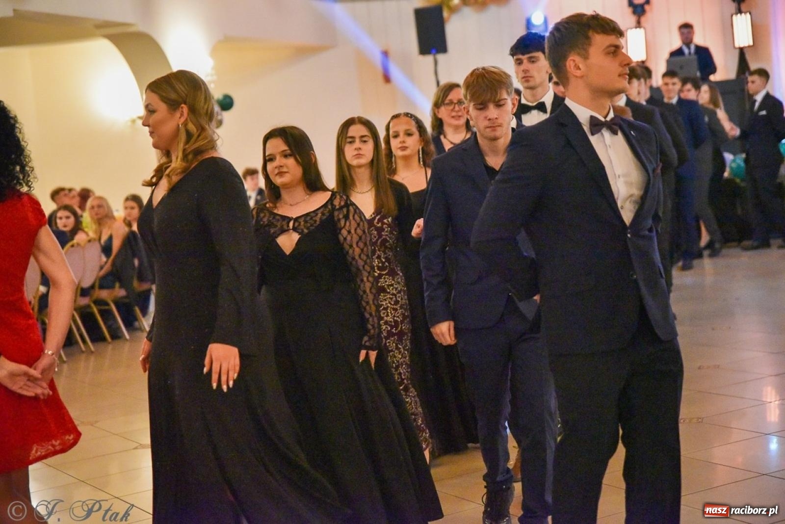 Zdjęcie w galerii na portalu naszraciborz.pl: Studniówka I LO i Liceum Sztuk Plastycznych na bis! wiadomości z regionu