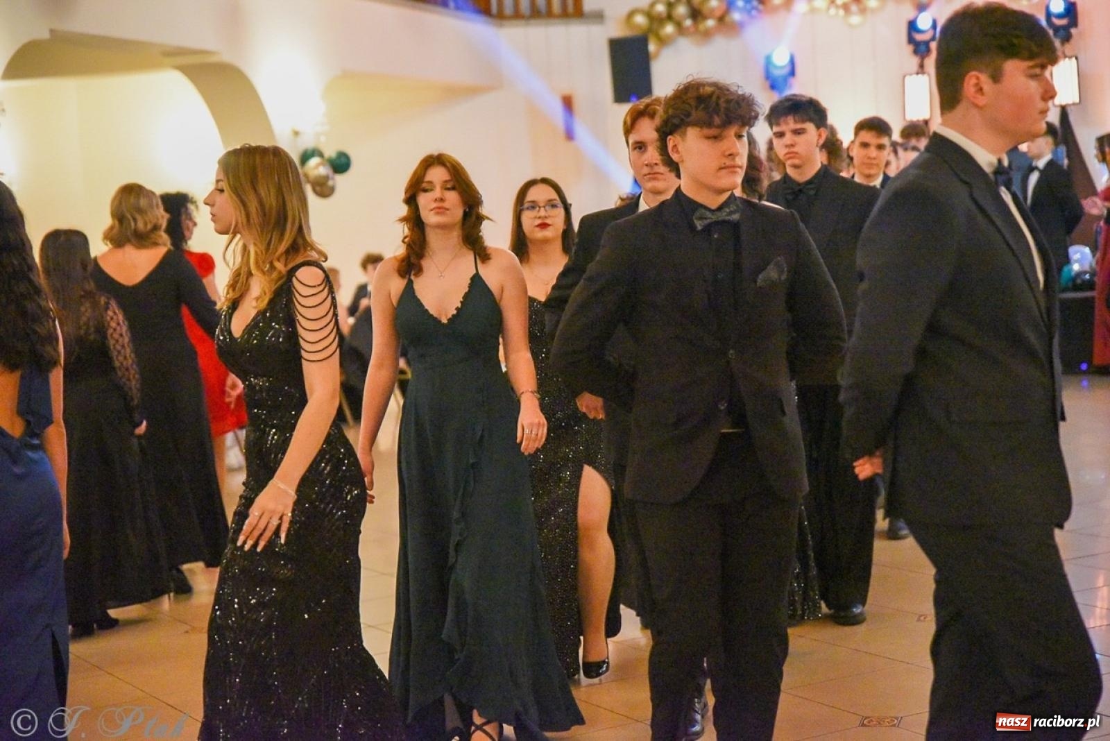 Zdjęcie w galerii na portalu naszraciborz.pl: Studniówka I LO i Liceum Sztuk Plastycznych na bis! wiadomości z regionu