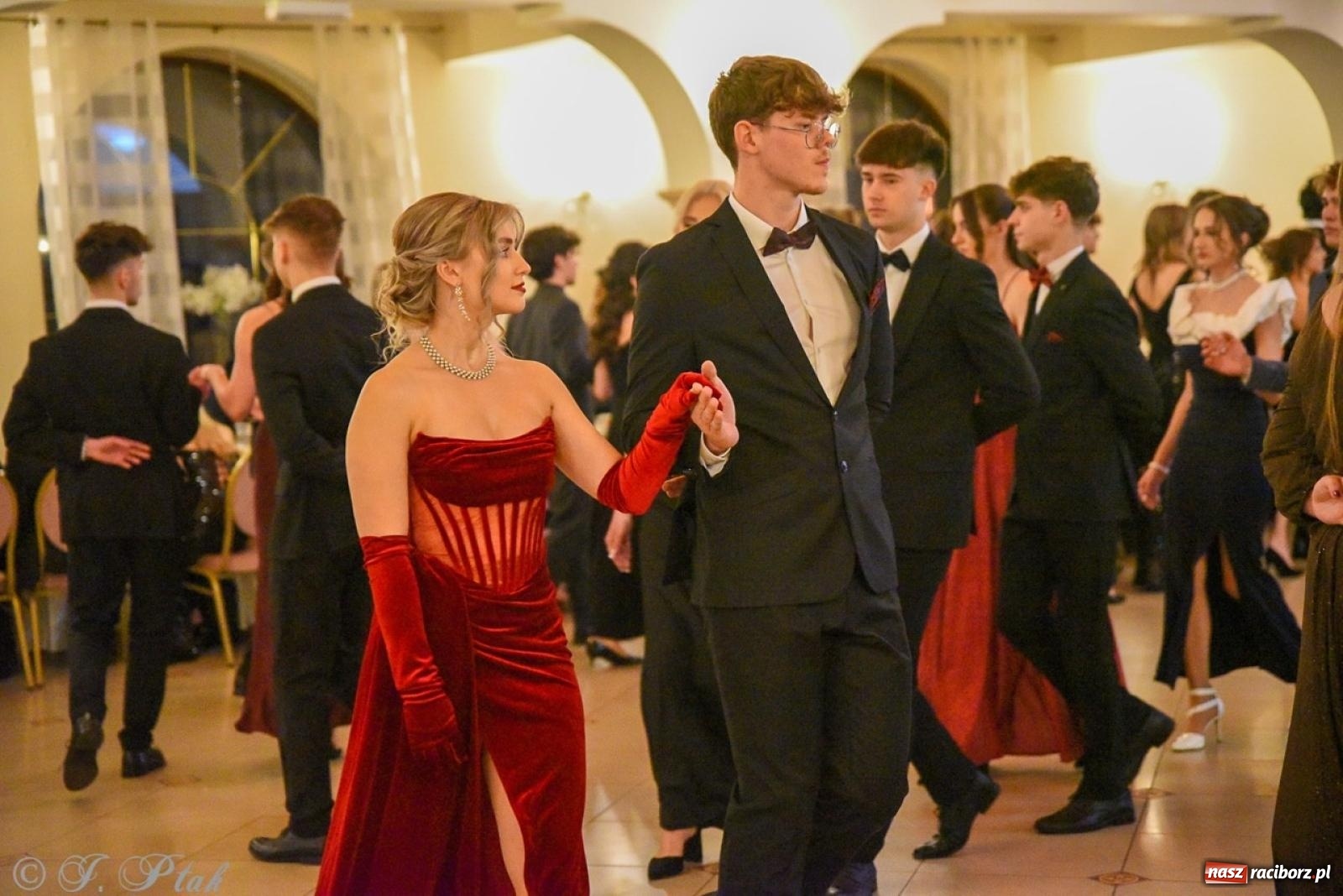 Zdjęcie w galerii na portalu naszraciborz.pl: Studniówka I LO i Liceum Sztuk Plastycznych na bis! wiadomości z regionu