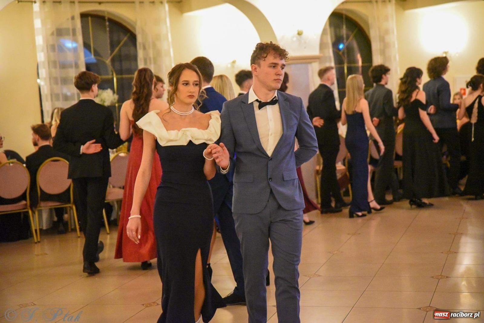 Zdjęcie w galerii na portalu naszraciborz.pl: Studniówka I LO i Liceum Sztuk Plastycznych na bis! wiadomości z regionu