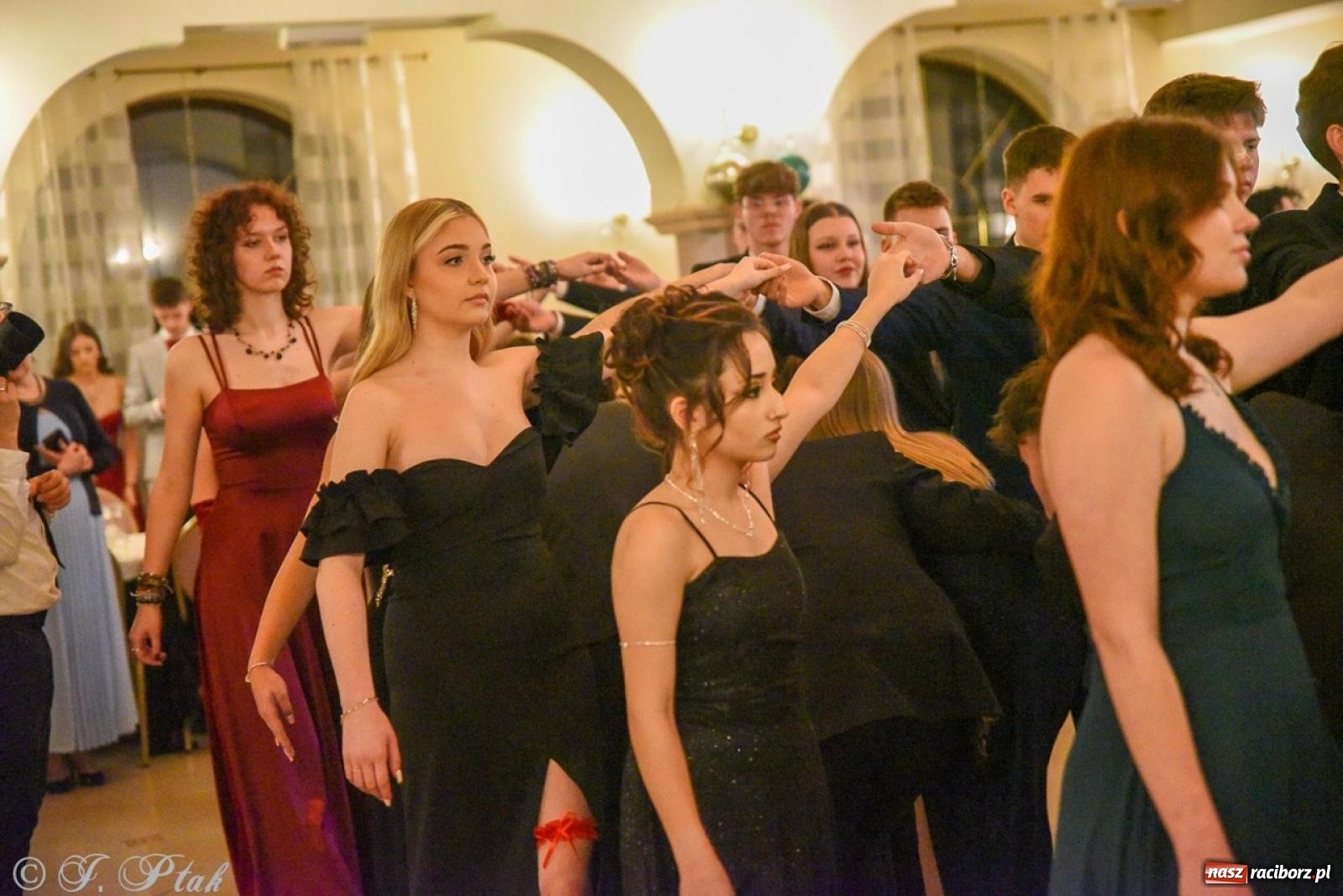 Zdjęcie w galerii na portalu naszraciborz.pl: Studniówka I LO i Liceum Sztuk Plastycznych na bis! wiadomości z regionu