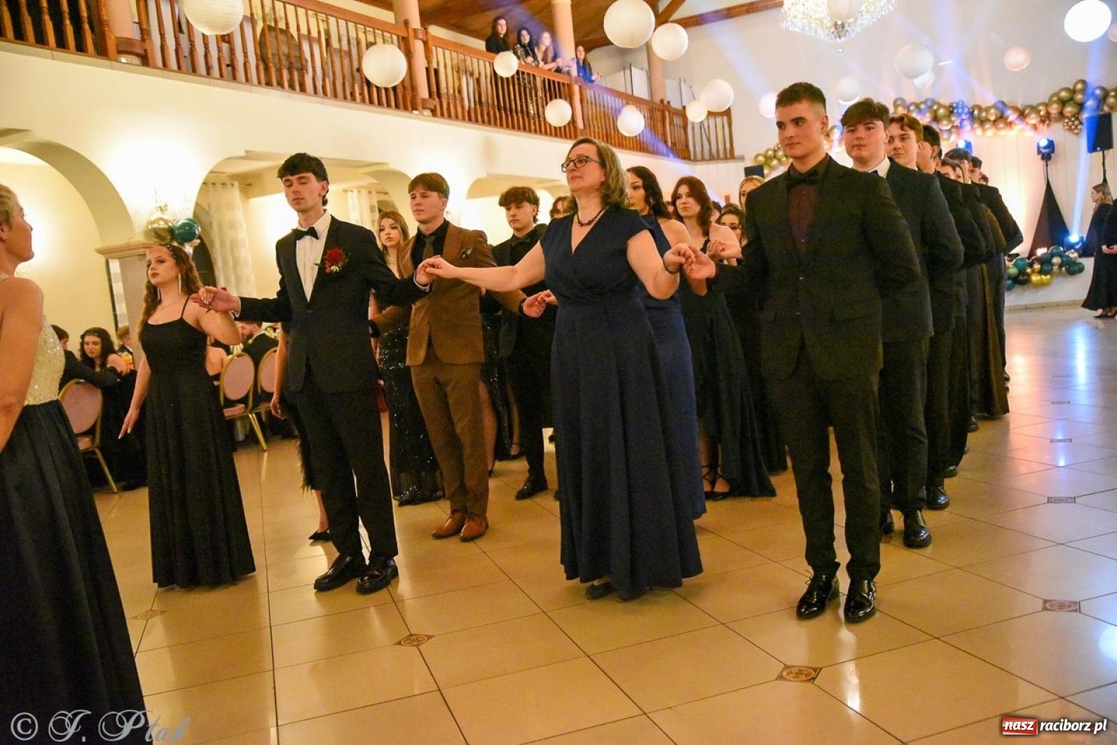 Zdjęcie w galerii na portalu naszraciborz.pl: Studniówka I LO i Liceum Sztuk Plastycznych na bis! wiadomości z regionu