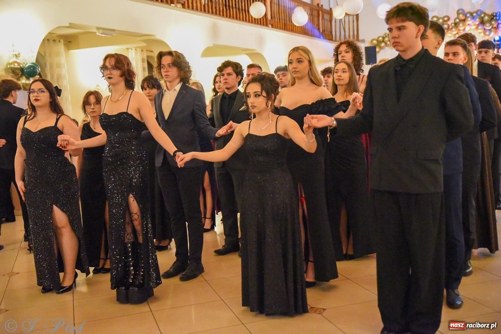 Zdjęcie w galerii na portalu naszraciborz.pl: Studniówka I LO i Liceum Sztuk Plastycznych na bis! wiadomości z regionu