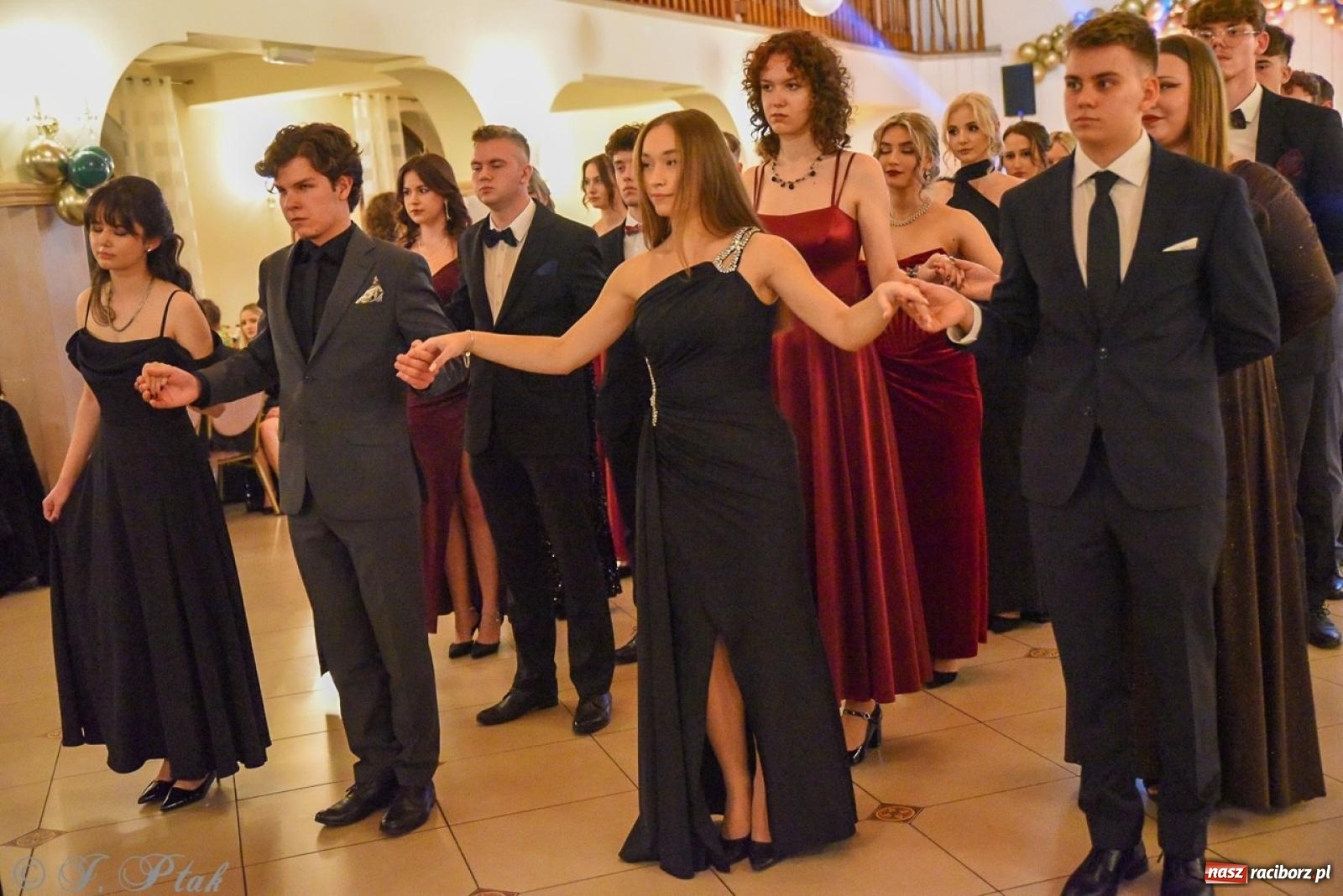 Zdjęcie w galerii na portalu naszraciborz.pl: Studniówka I LO i Liceum Sztuk Plastycznych na bis! wiadomości z regionu