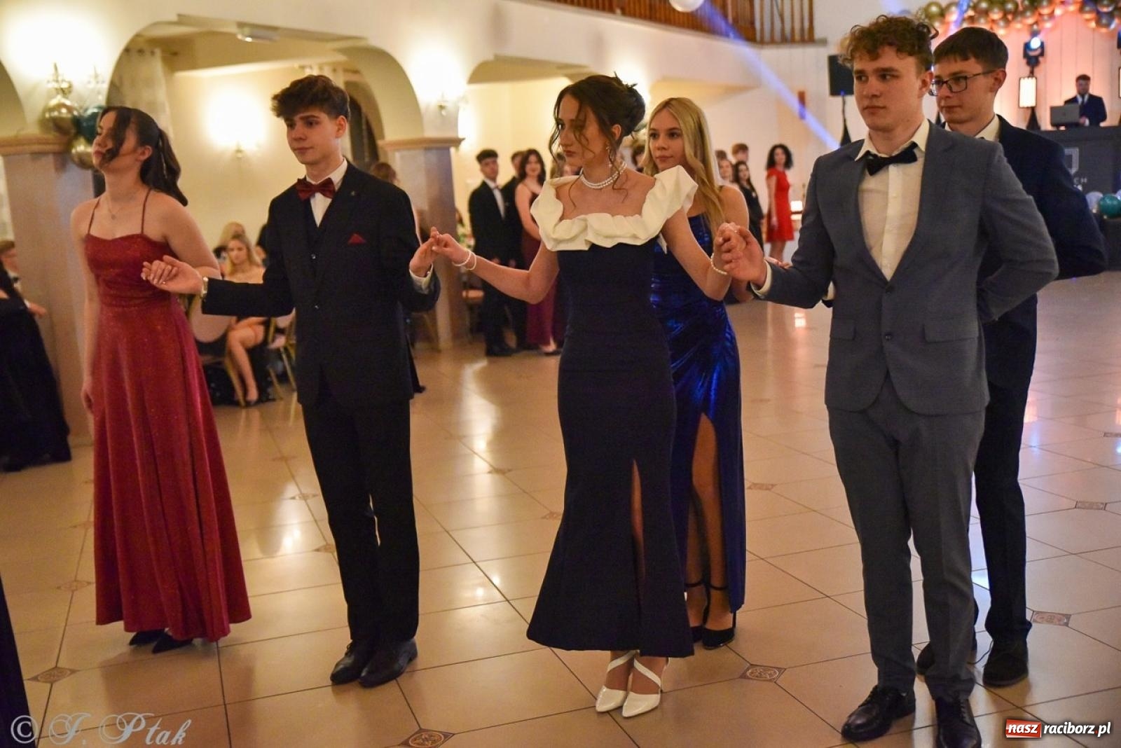 Zdjęcie w galerii na portalu naszraciborz.pl: Studniówka I LO i Liceum Sztuk Plastycznych na bis! wiadomości z regionu