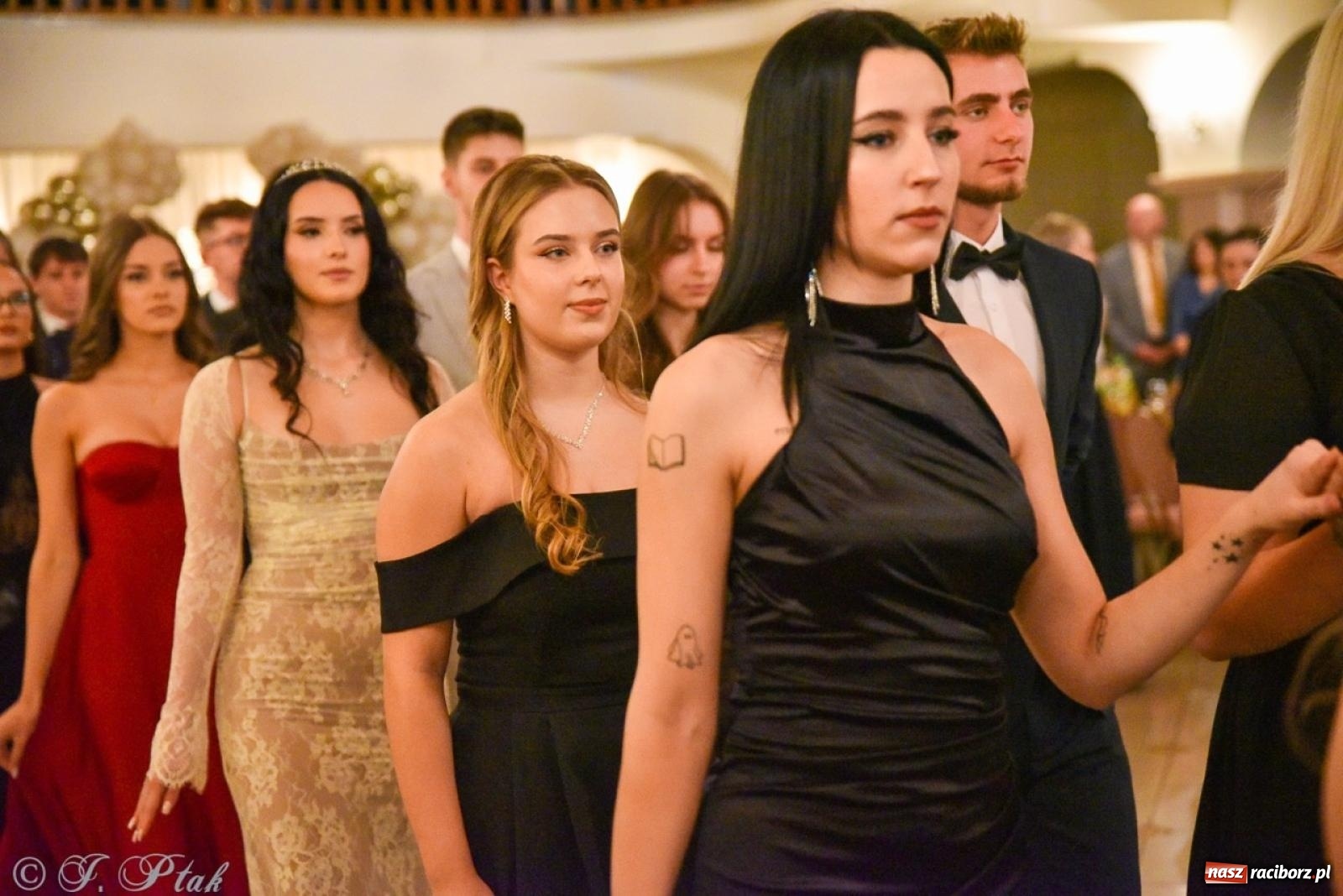 Zdjęcie w galerii na portalu naszraciborz.pl: Studniówka I LO i Liceum Sztuk Plastycznych na bis! wiadomości z regionu