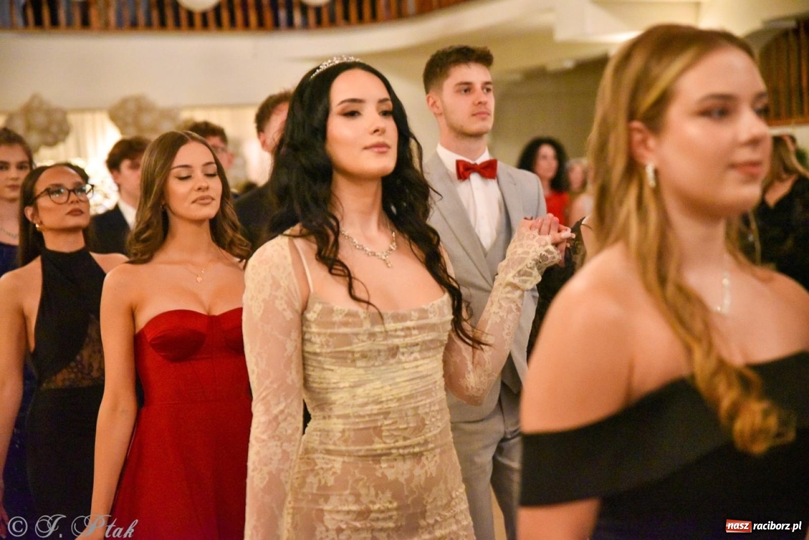 Zdjęcie w galerii na portalu naszraciborz.pl: Studniówka I LO i Liceum Sztuk Plastycznych na bis! wiadomości z regionu