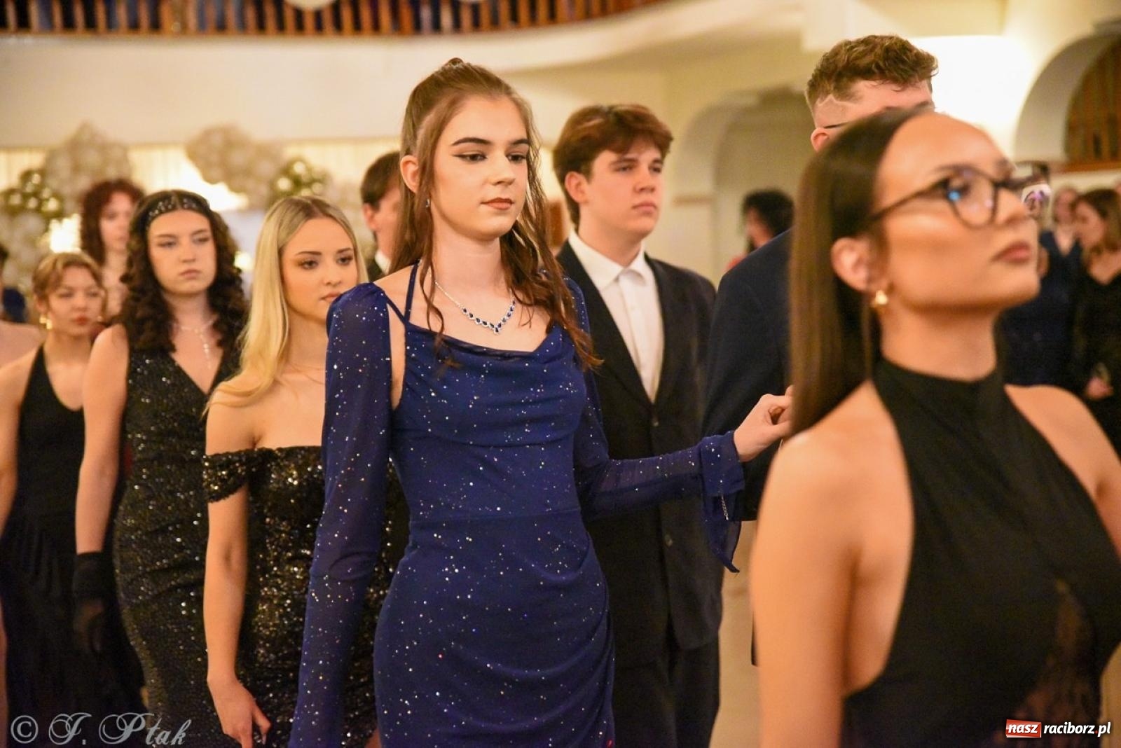 Zdjęcie w galerii na portalu naszraciborz.pl: Studniówka I LO i Liceum Sztuk Plastycznych na bis! wiadomości z regionu