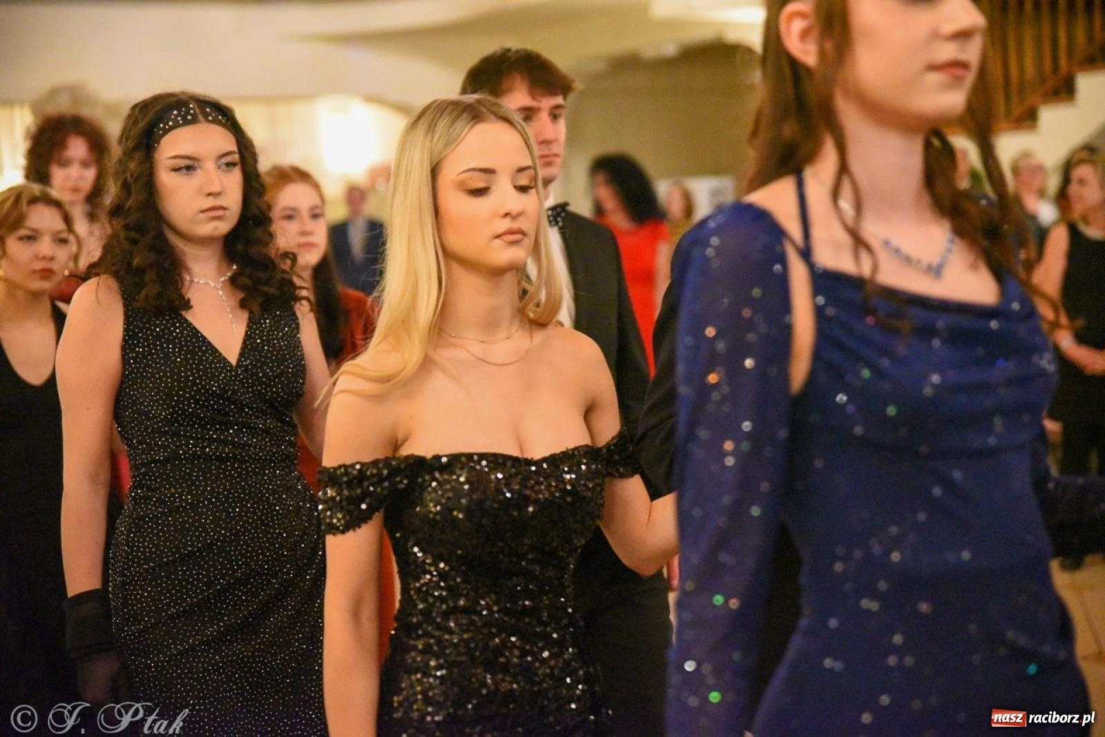 Zdjęcie w galerii na portalu naszraciborz.pl: Studniówka I LO i Liceum Sztuk Plastycznych na bis! wiadomości z regionu