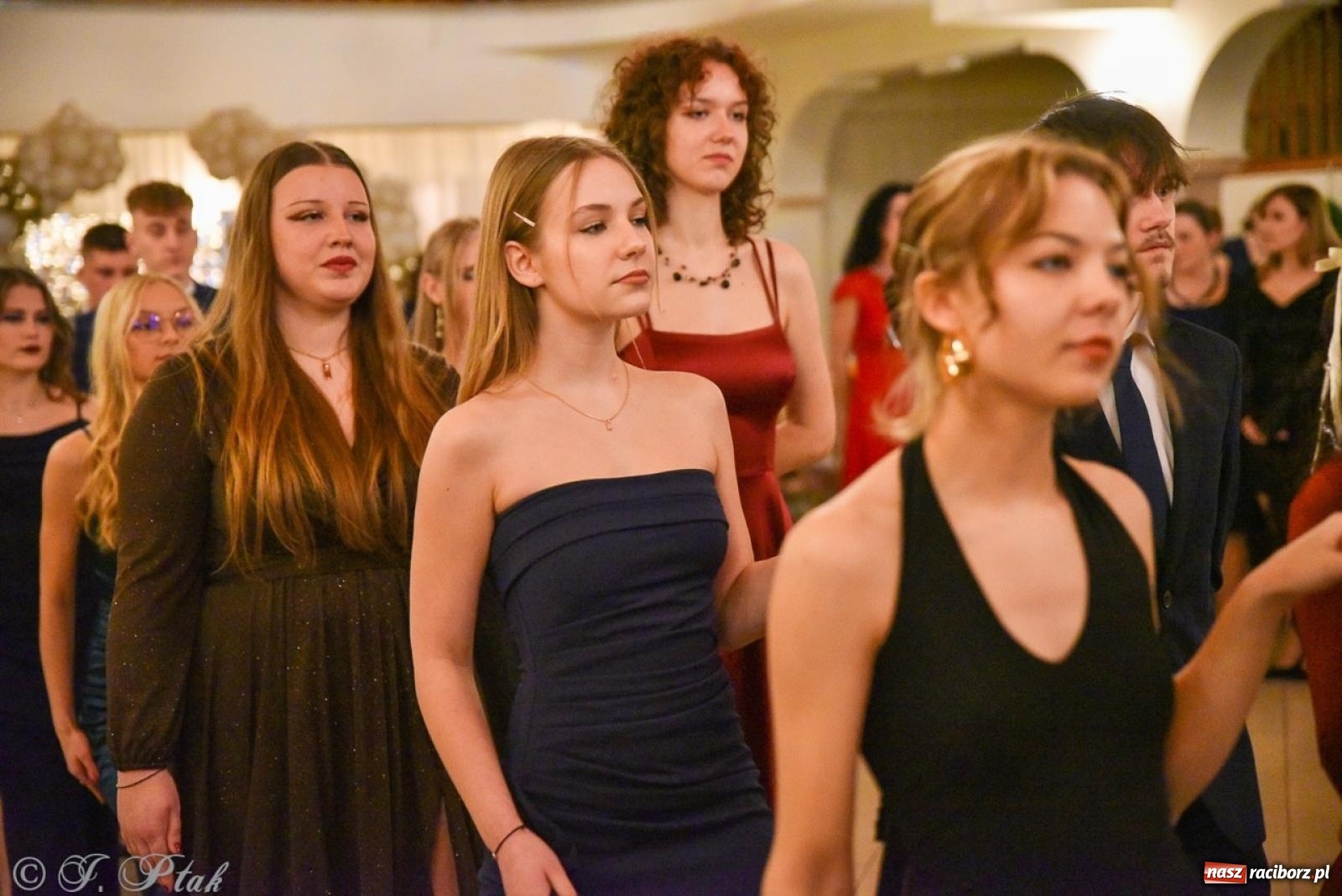 Zdjęcie w galerii na portalu naszraciborz.pl: Studniówka I LO i Liceum Sztuk Plastycznych na bis! wiadomości z regionu