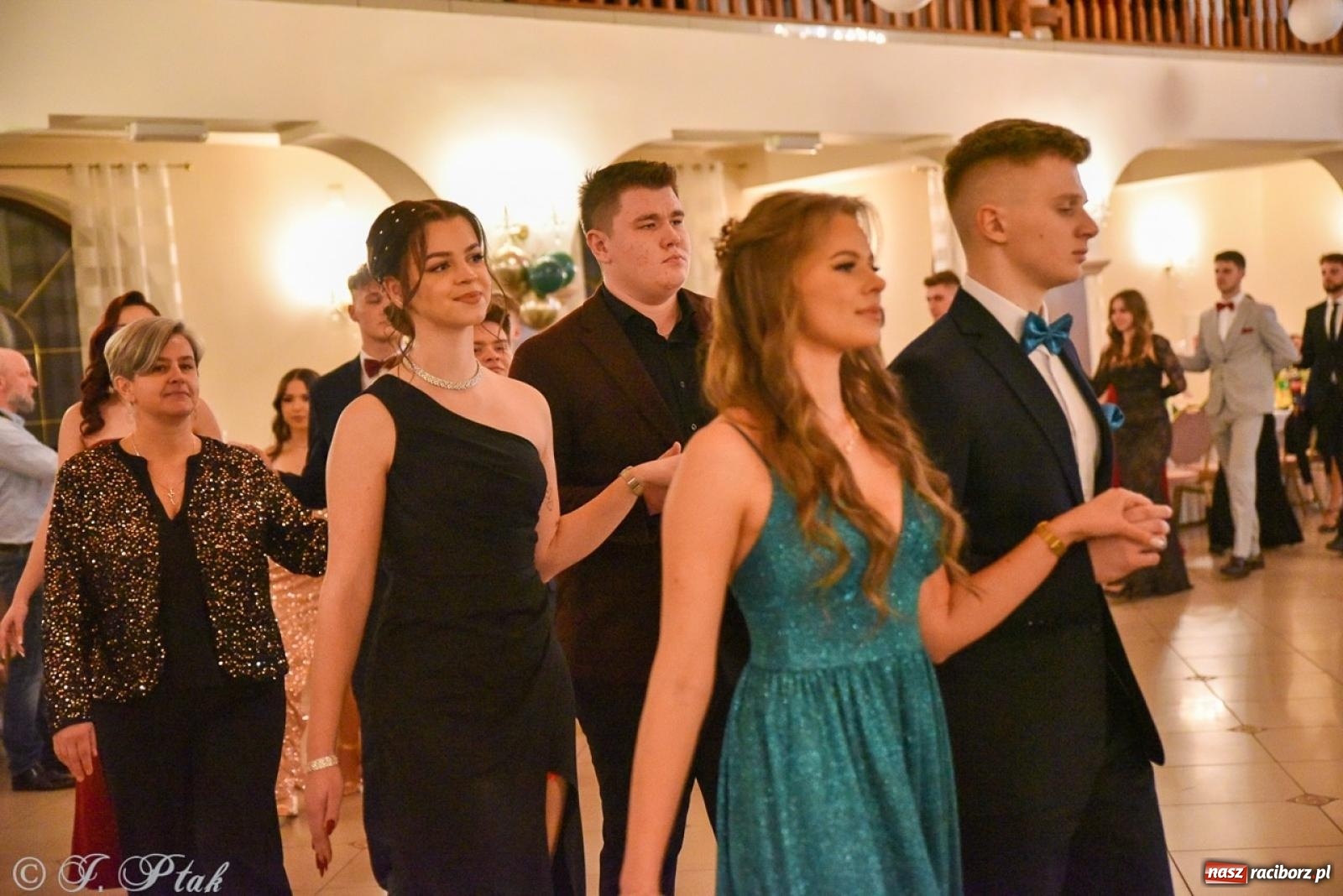 Zdjęcie w galerii na portalu naszraciborz.pl: Studniówka I LO i Liceum Sztuk Plastycznych na bis! wiadomości z regionu