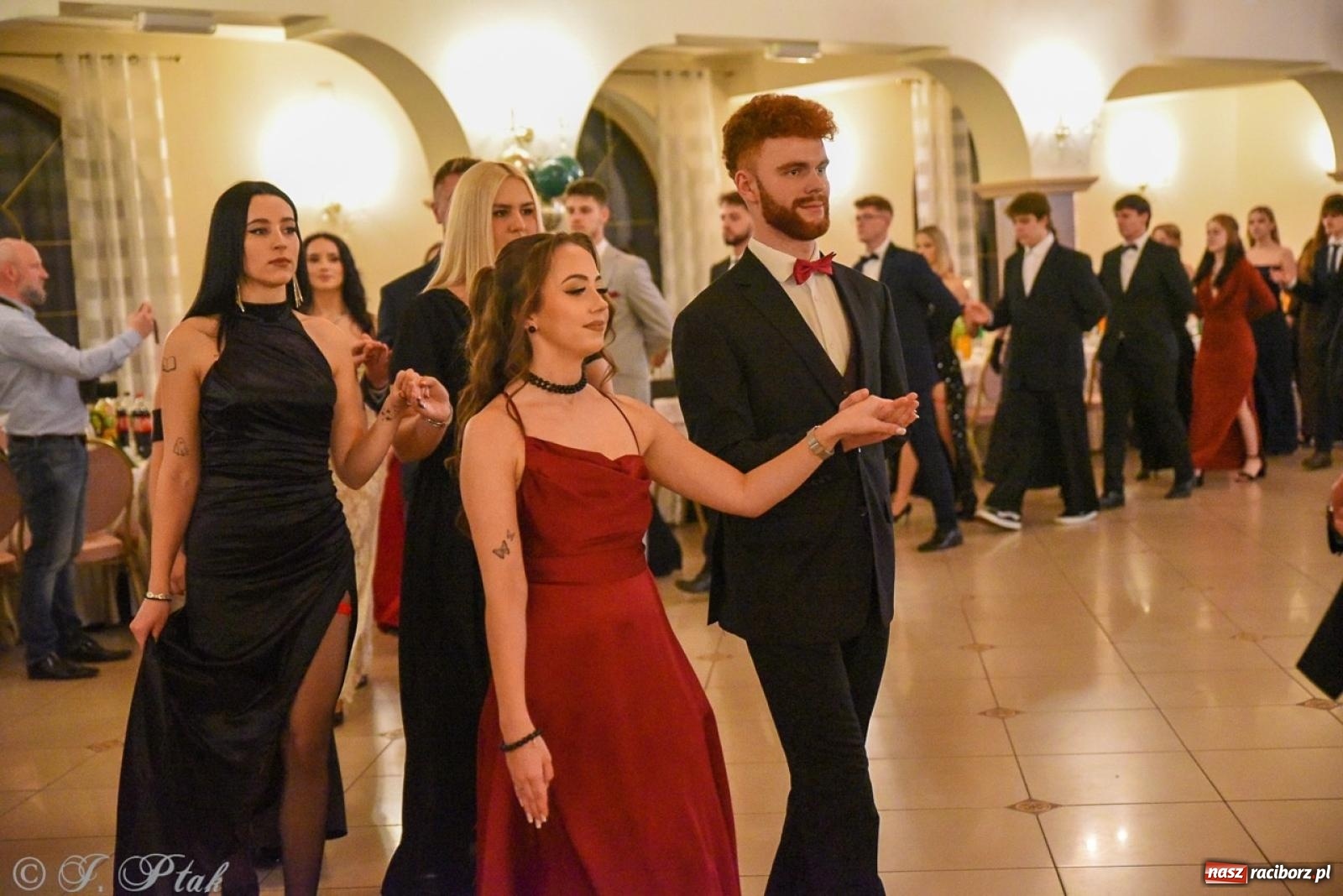 Zdjęcie w galerii na portalu naszraciborz.pl: Studniówka I LO i Liceum Sztuk Plastycznych na bis! wiadomości z regionu