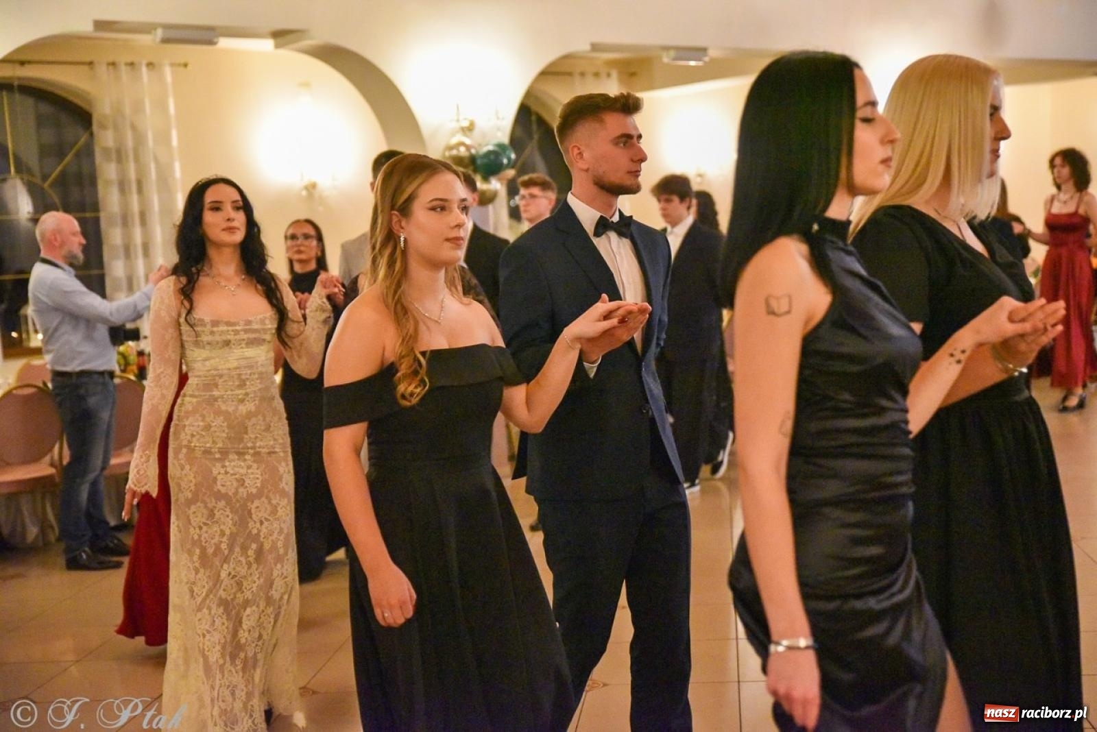 Zdjęcie w galerii na portalu naszraciborz.pl: Studniówka I LO i Liceum Sztuk Plastycznych na bis! wiadomości z regionu