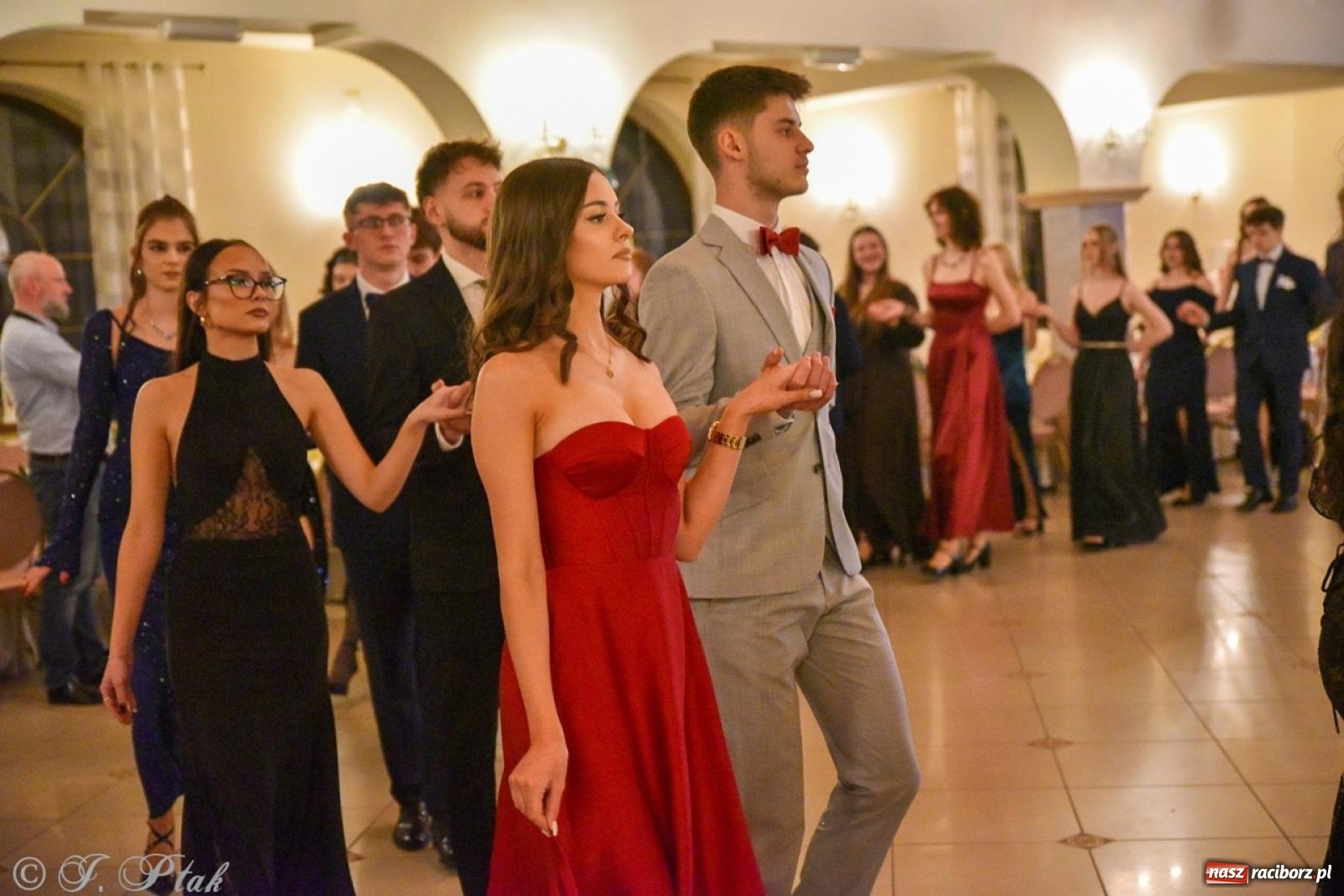 Zdjęcie w galerii na portalu naszraciborz.pl: Studniówka I LO i Liceum Sztuk Plastycznych na bis! wiadomości z regionu