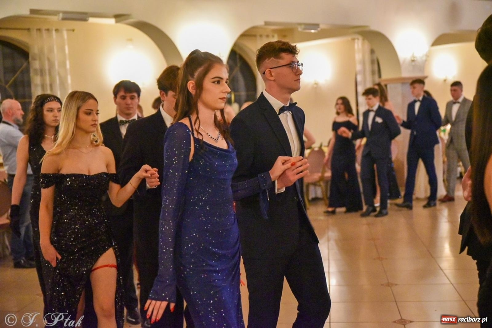 Zdjęcie w galerii na portalu naszraciborz.pl: Studniówka I LO i Liceum Sztuk Plastycznych na bis! wiadomości z regionu