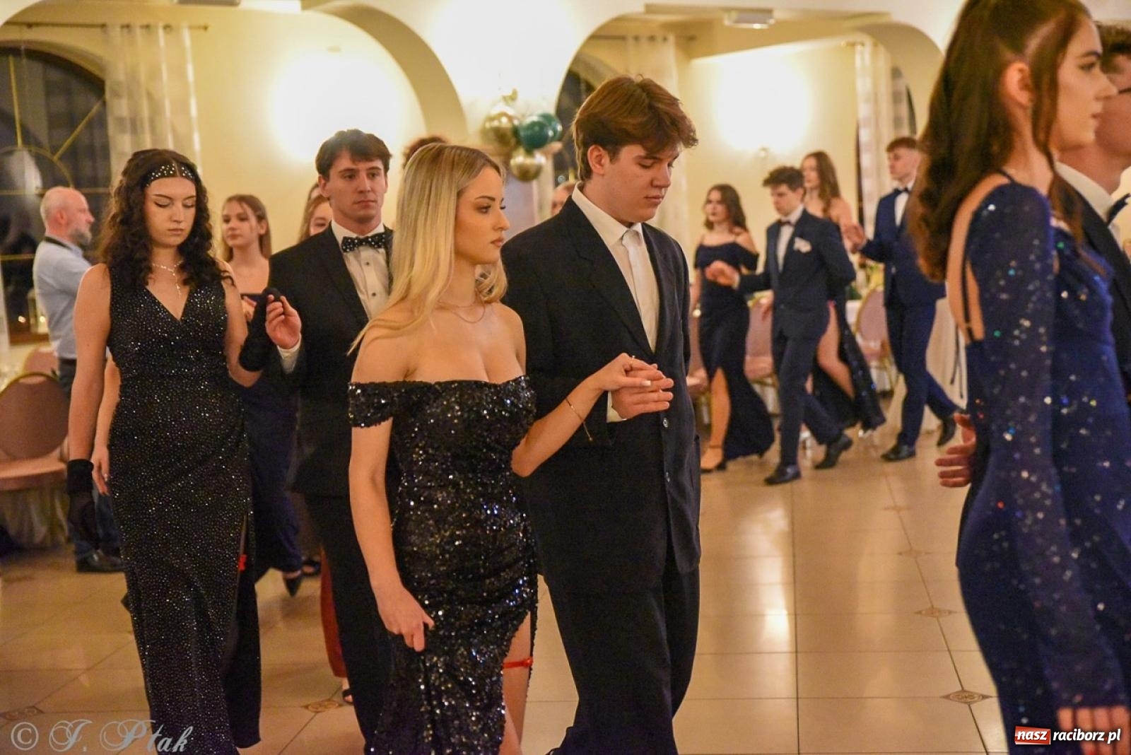 Zdjęcie w galerii na portalu naszraciborz.pl: Studniówka I LO i Liceum Sztuk Plastycznych na bis! wiadomości z regionu