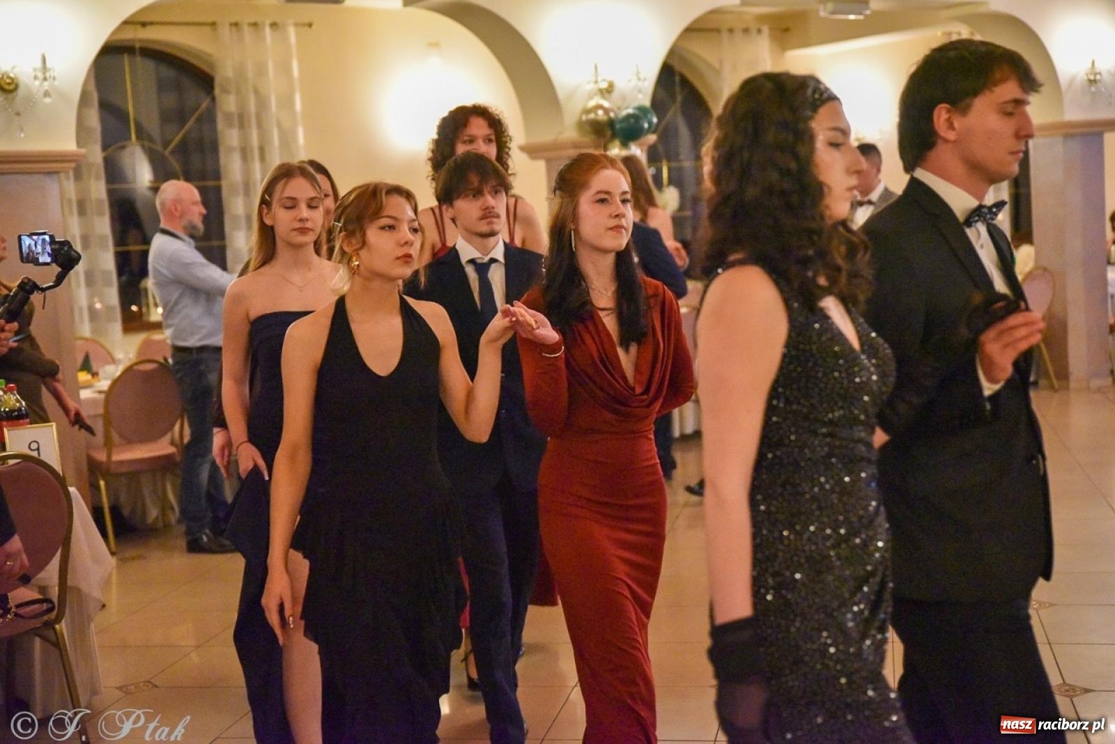 Zdjęcie w galerii na portalu naszraciborz.pl: Studniówka I LO i Liceum Sztuk Plastycznych na bis! wiadomości z regionu