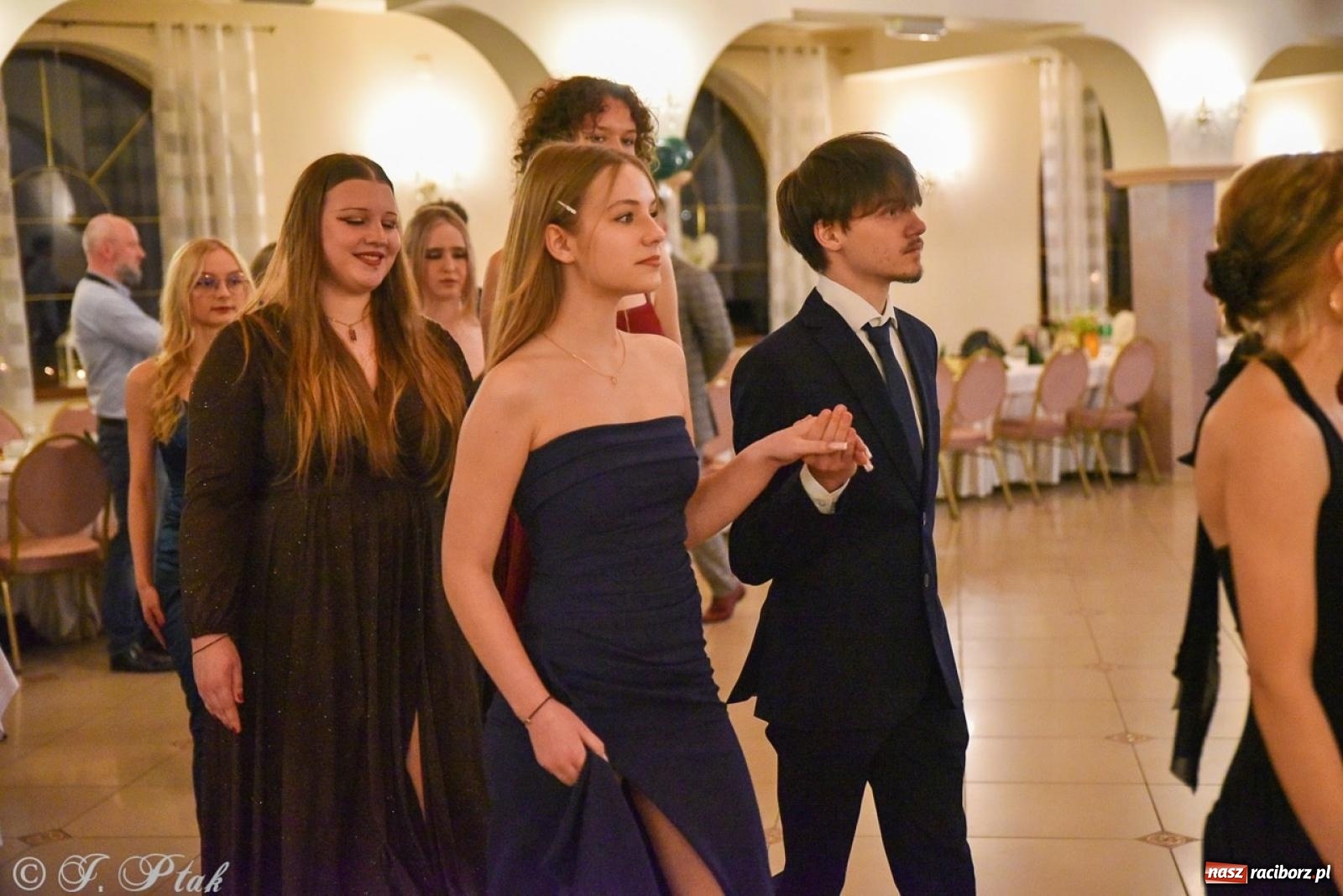 Zdjęcie w galerii na portalu naszraciborz.pl: Studniówka I LO i Liceum Sztuk Plastycznych na bis! wiadomości z regionu