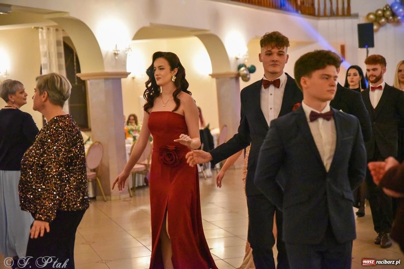 Zdjęcie w galerii na portalu naszraciborz.pl: Studniówka I LO i Liceum Sztuk Plastycznych na bis! wiadomości z regionu