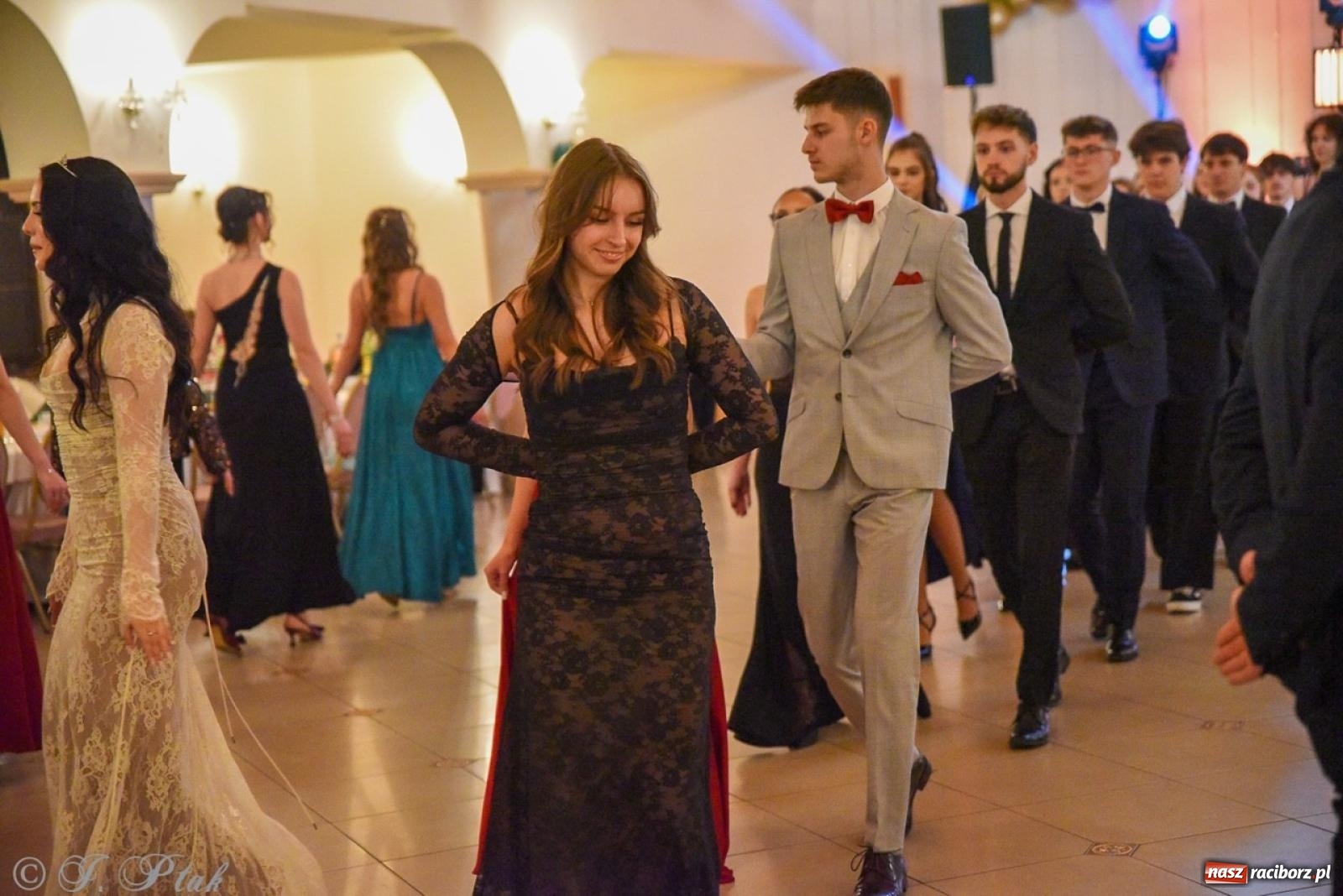 Zdjęcie w galerii na portalu naszraciborz.pl: Studniówka I LO i Liceum Sztuk Plastycznych na bis! wiadomości z regionu