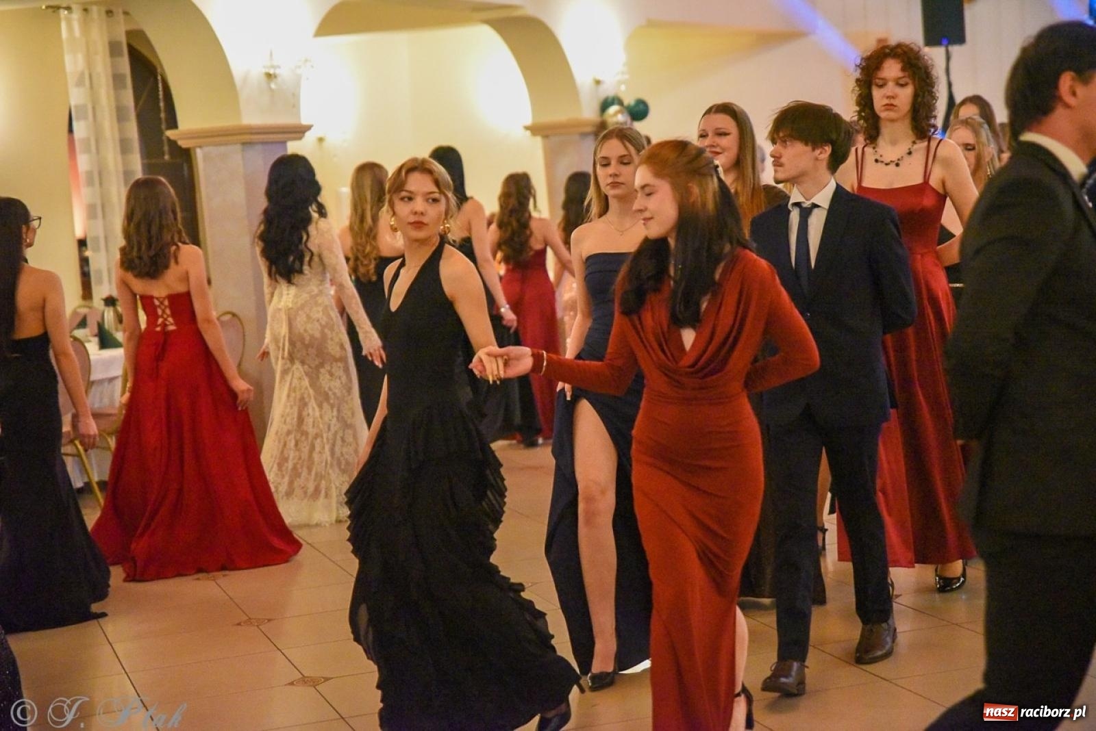 Zdjęcie w galerii na portalu naszraciborz.pl: Studniówka I LO i Liceum Sztuk Plastycznych na bis! wiadomości z regionu