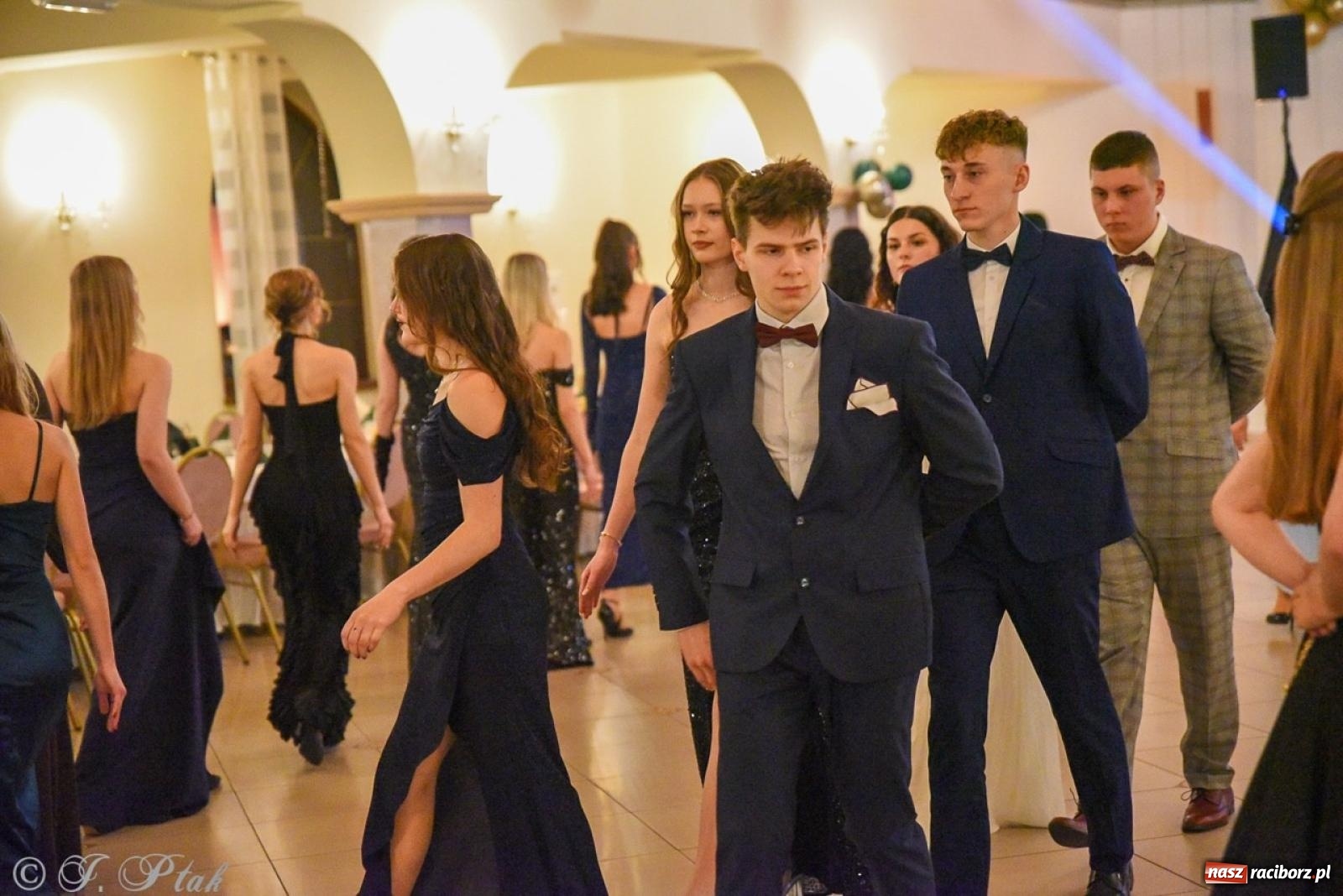 Zdjęcie w galerii na portalu naszraciborz.pl: Studniówka I LO i Liceum Sztuk Plastycznych na bis! wiadomości z regionu