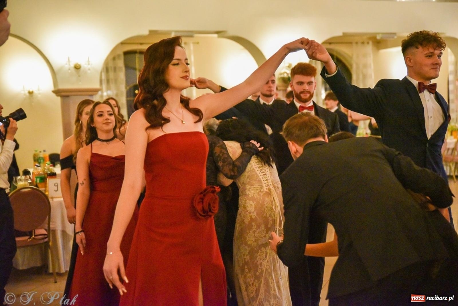 Zdjęcie w galerii na portalu naszraciborz.pl: Studniówka I LO i Liceum Sztuk Plastycznych na bis! wiadomości z regionu