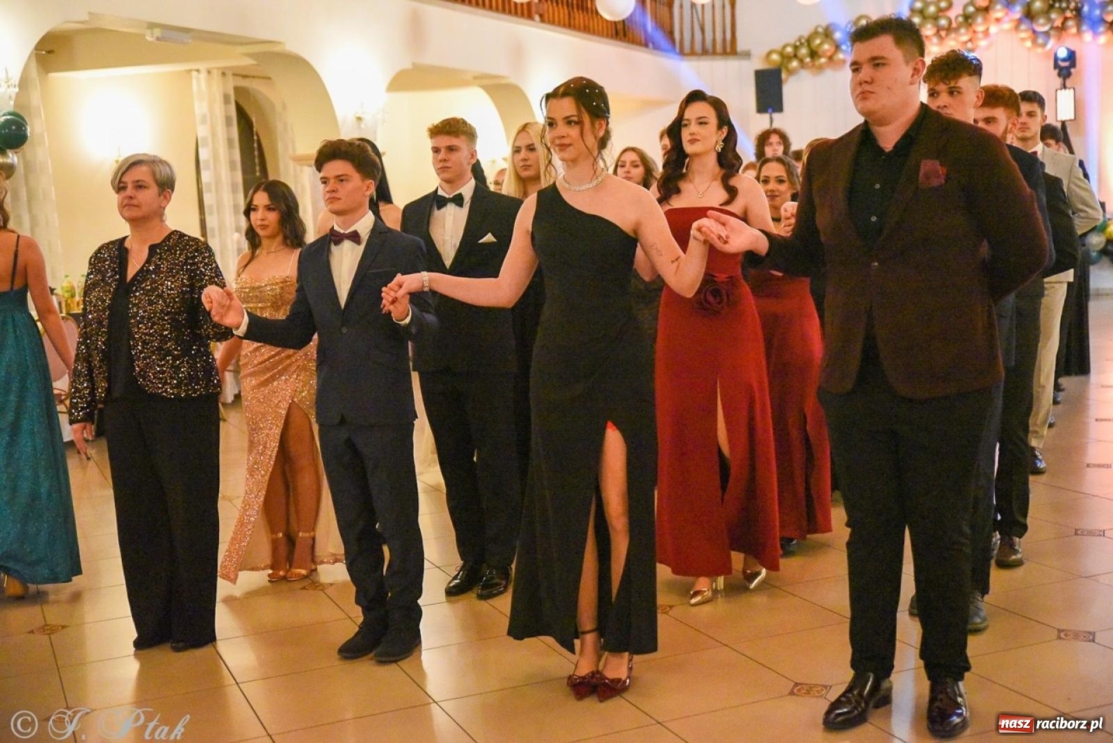 Zdjęcie w galerii na portalu naszraciborz.pl: Studniówka I LO i Liceum Sztuk Plastycznych na bis! wiadomości z regionu