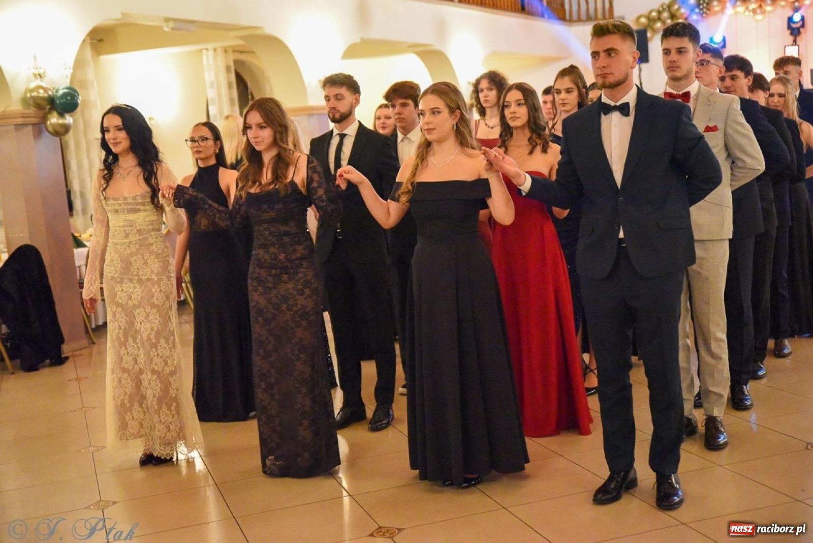 Zdjęcie w galerii na portalu naszraciborz.pl: Studniówka I LO i Liceum Sztuk Plastycznych na bis! wiadomości z regionu