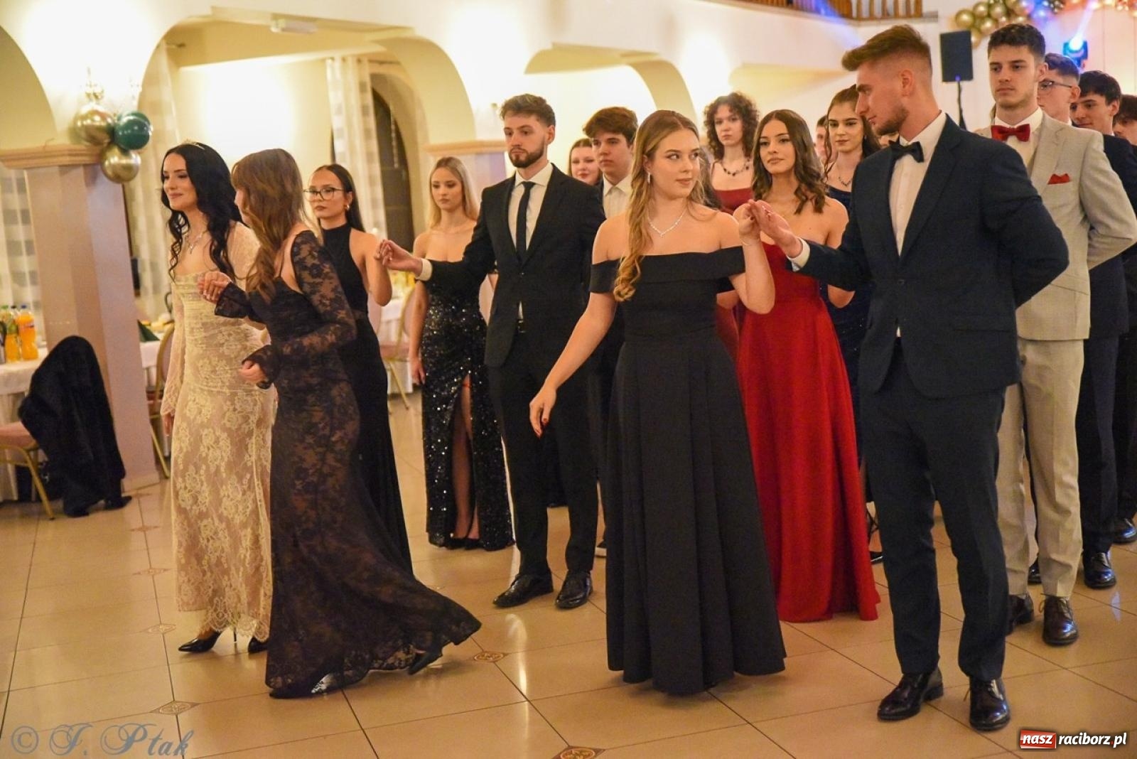 Zdjęcie w galerii na portalu naszraciborz.pl: Studniówka I LO i Liceum Sztuk Plastycznych na bis! wiadomości z regionu