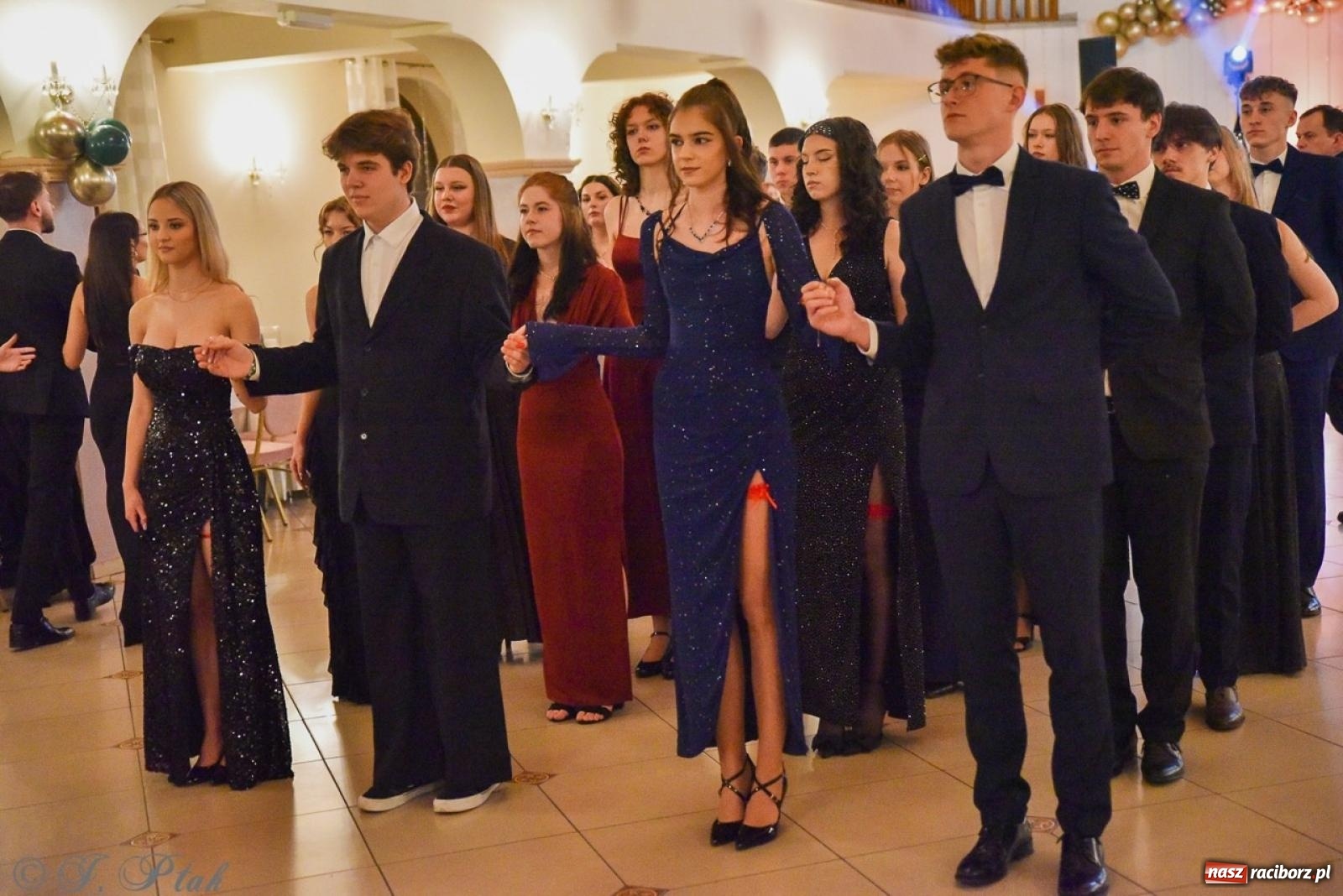 Zdjęcie w galerii na portalu naszraciborz.pl: Studniówka I LO i Liceum Sztuk Plastycznych na bis! wiadomości z regionu