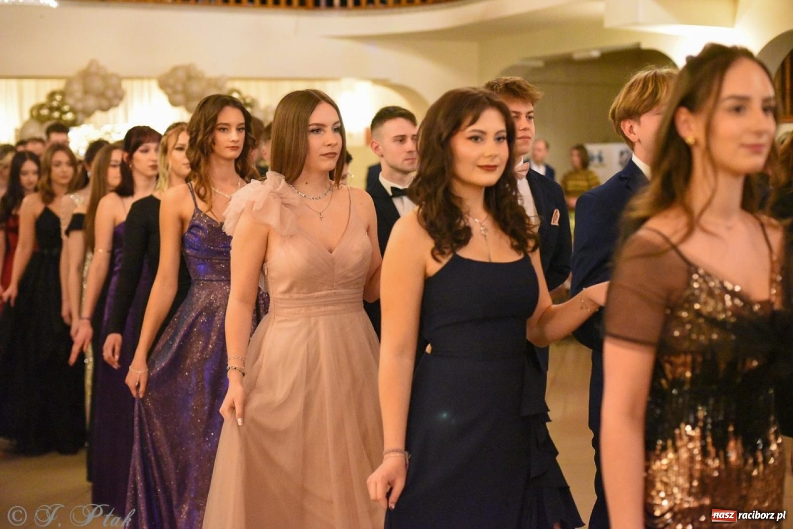 Zdjęcie w galerii na portalu naszraciborz.pl: Studniówka I LO i Liceum Sztuk Plastycznych na bis! wiadomości z regionu