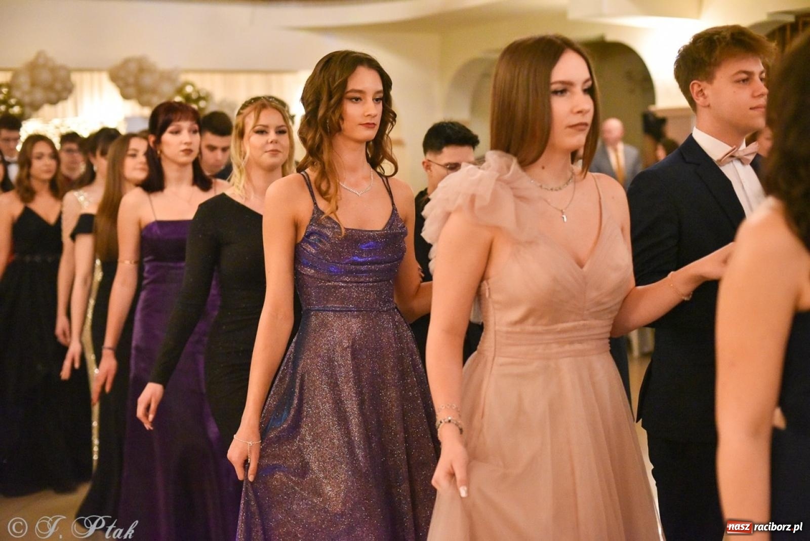 Zdjęcie w galerii na portalu naszraciborz.pl: Studniówka I LO i Liceum Sztuk Plastycznych na bis! wiadomości z regionu