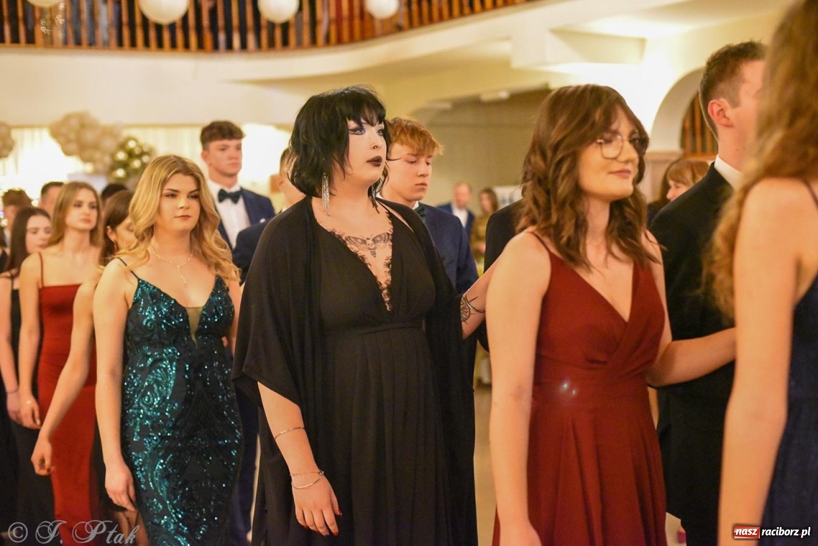 Zdjęcie w galerii na portalu naszraciborz.pl: Studniówka I LO i Liceum Sztuk Plastycznych na bis! wiadomości z regionu