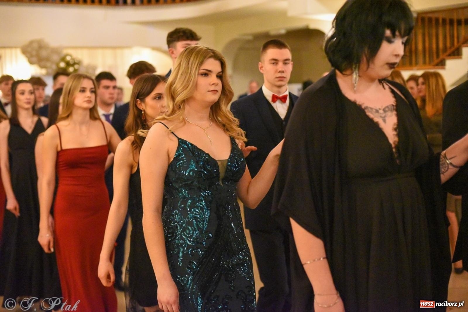 Zdjęcie w galerii na portalu naszraciborz.pl: Studniówka I LO i Liceum Sztuk Plastycznych na bis! wiadomości z regionu